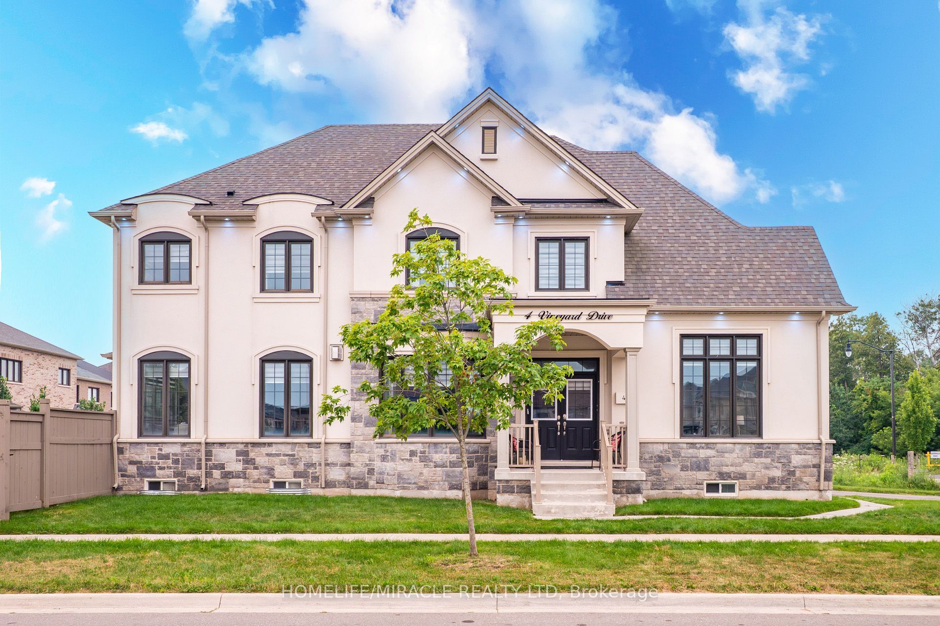 4 Vineyard Drive, Brampton, ON L6Y 1P3 photo 3
