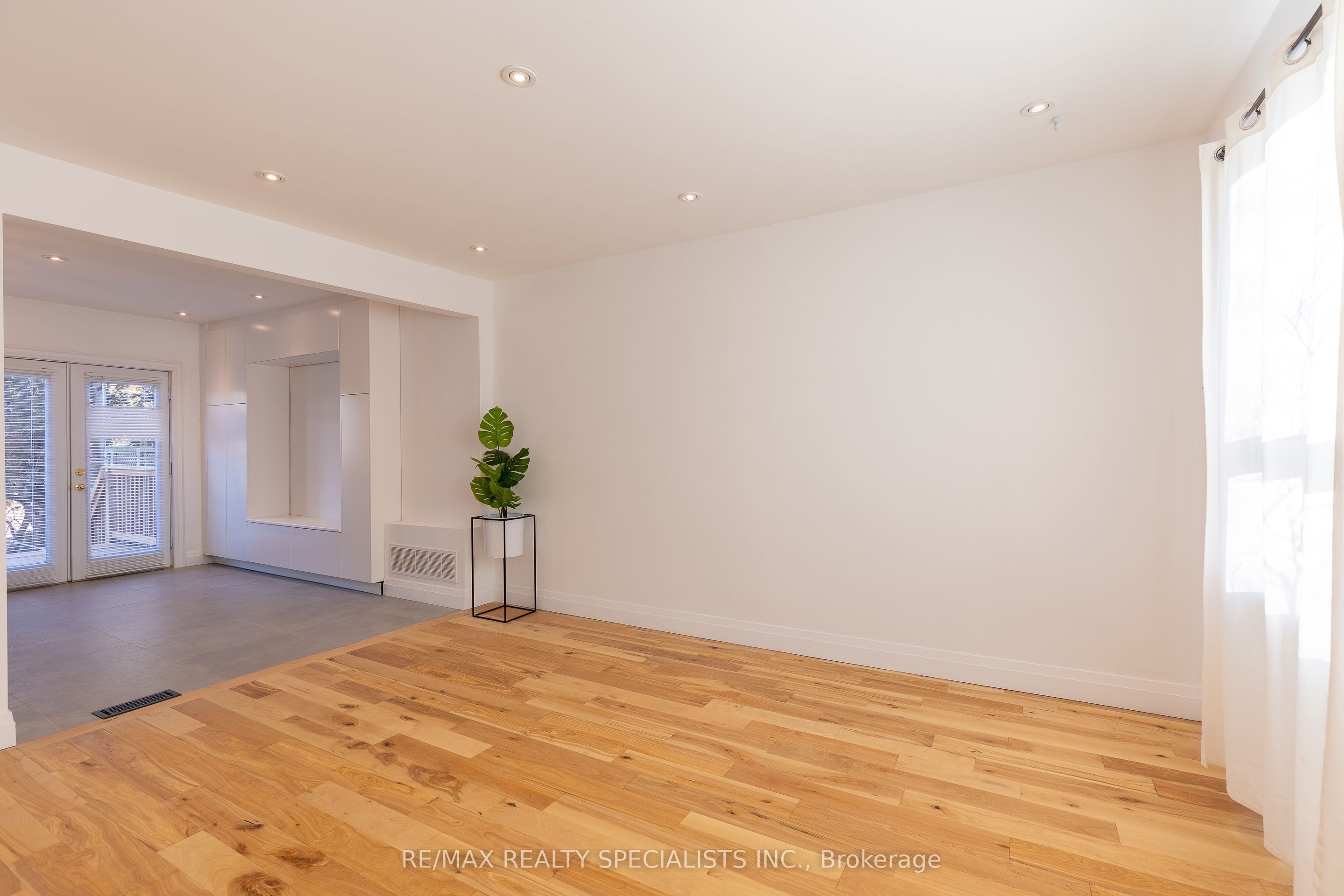 11 Dayton Avenue, Toronto, ON M8Z 3L8 photo 3