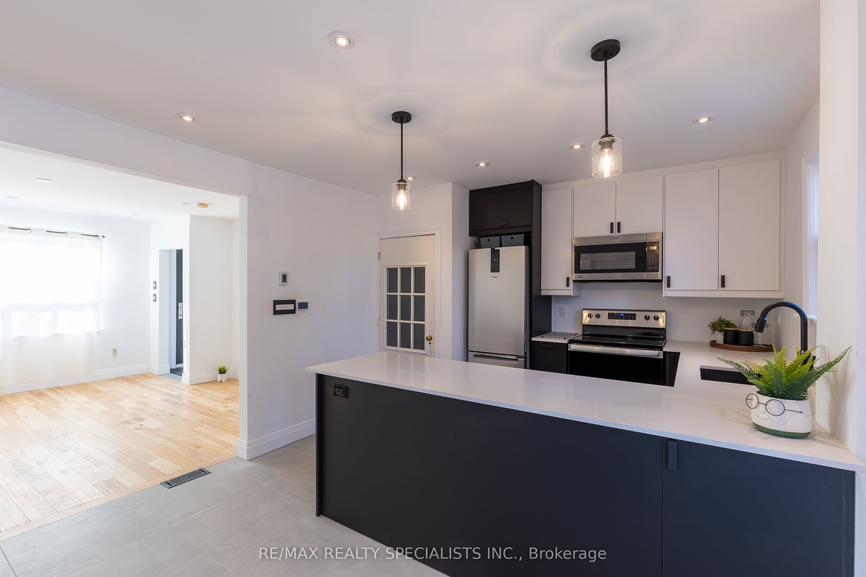 11 Dayton Avenue, Toronto, ON M8Z 3L8 photo 5