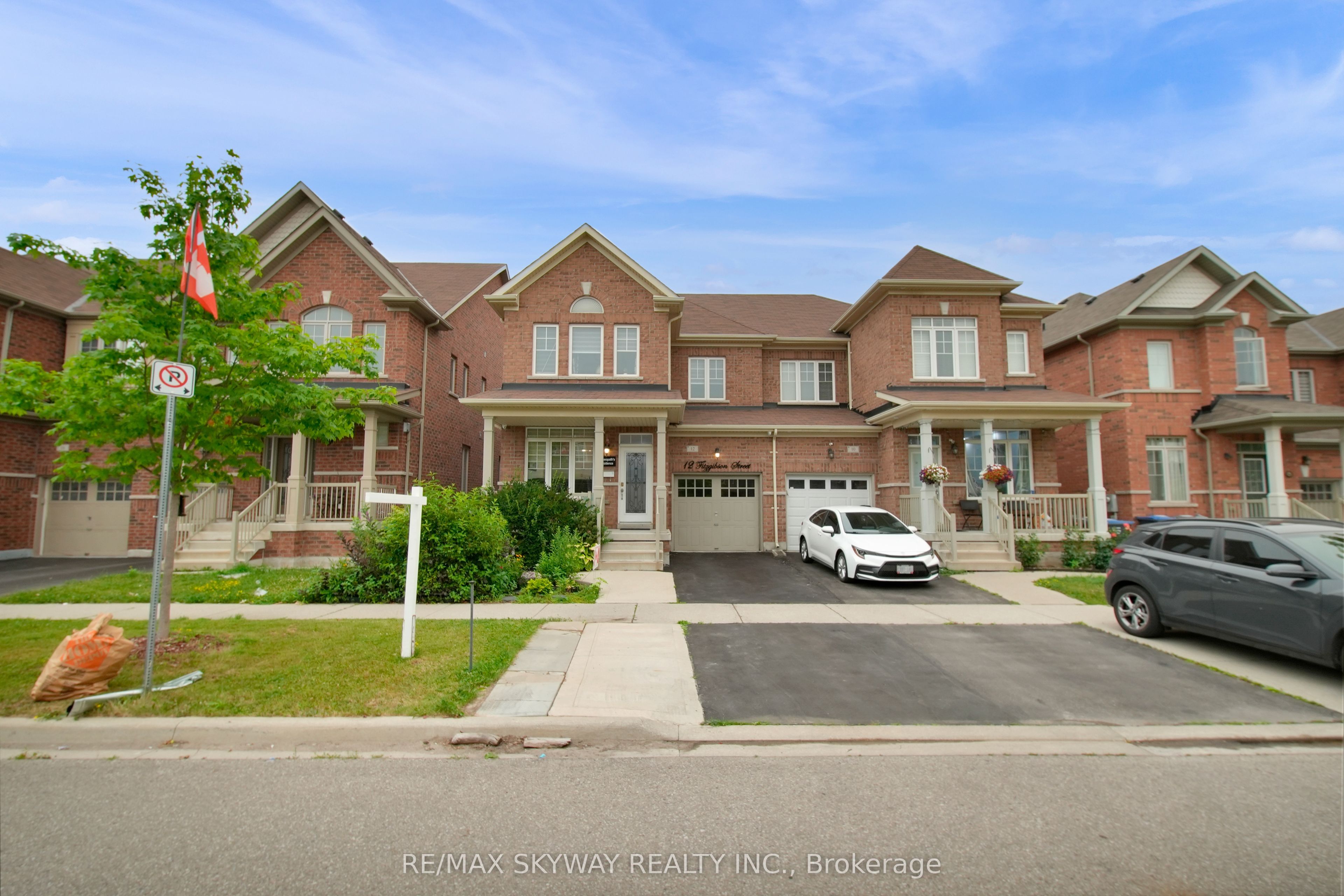 12 Fitzgibson Street, Brampton, ON L6Y 5Y5 photo 2