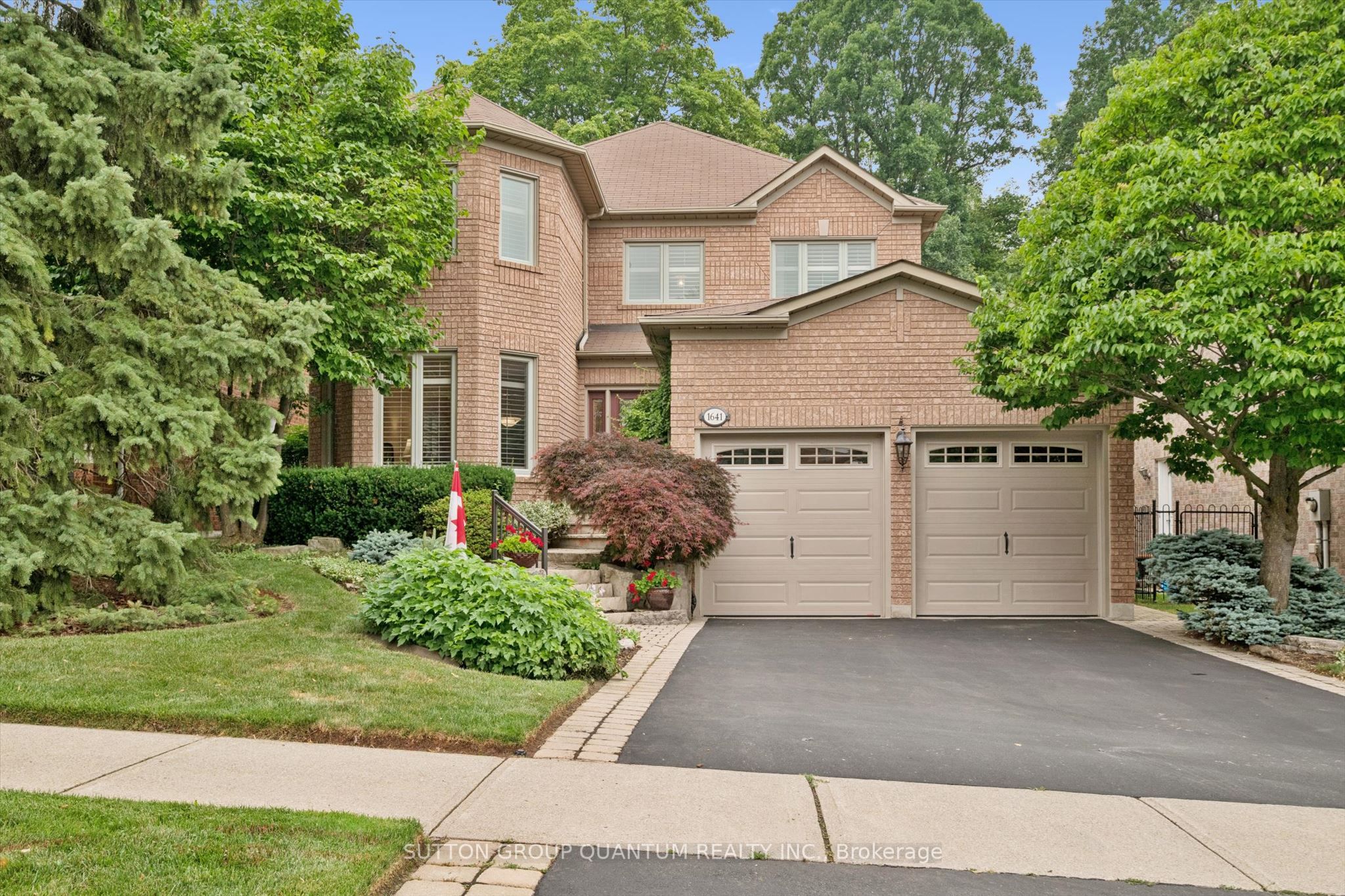 1641 Glenvista Drive, Oakville, ON L6H 6E9 photo 2