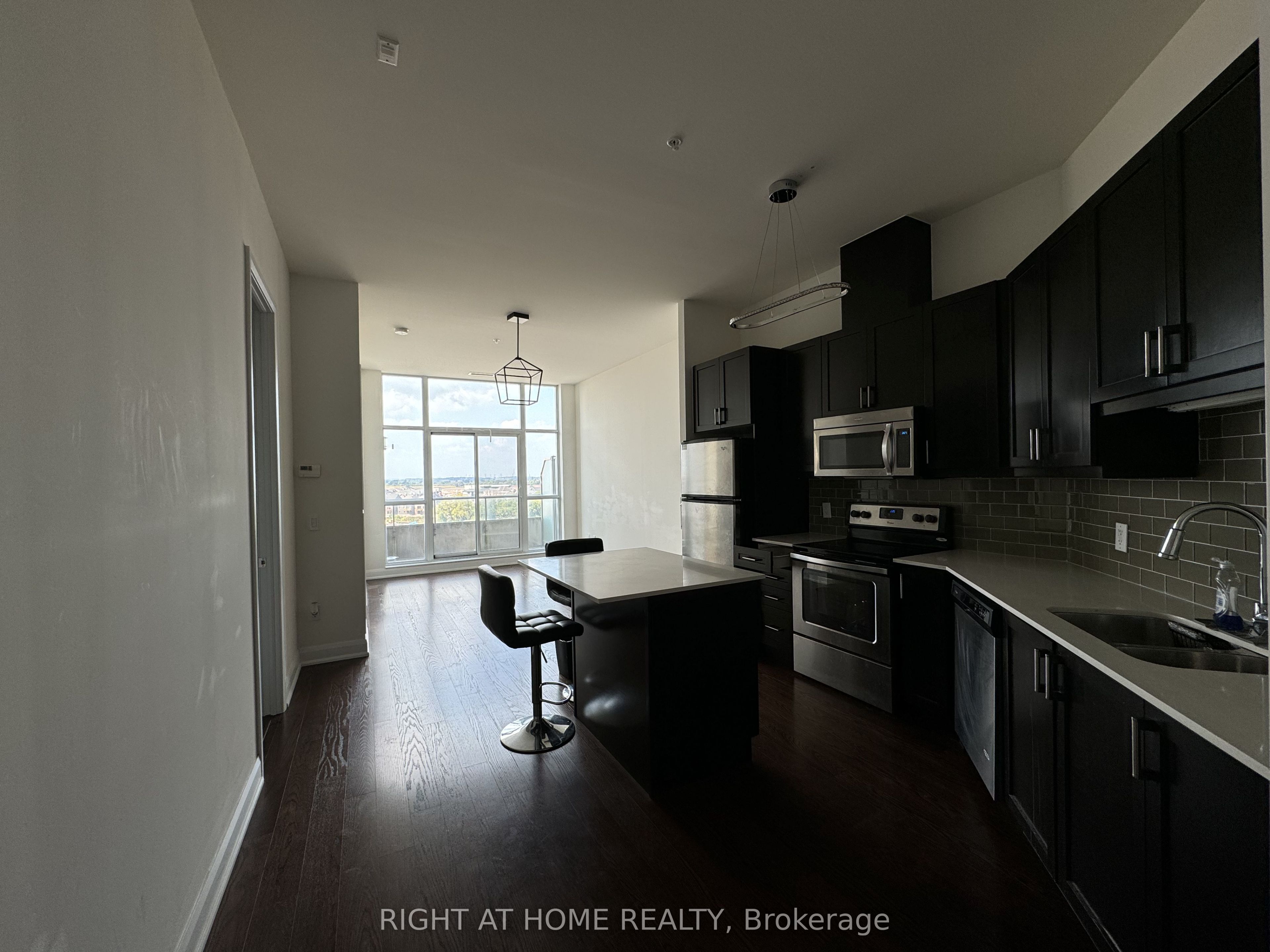 2480 Prince Michael Drive 720, Oakville, ON L6H 0H1 photo 3