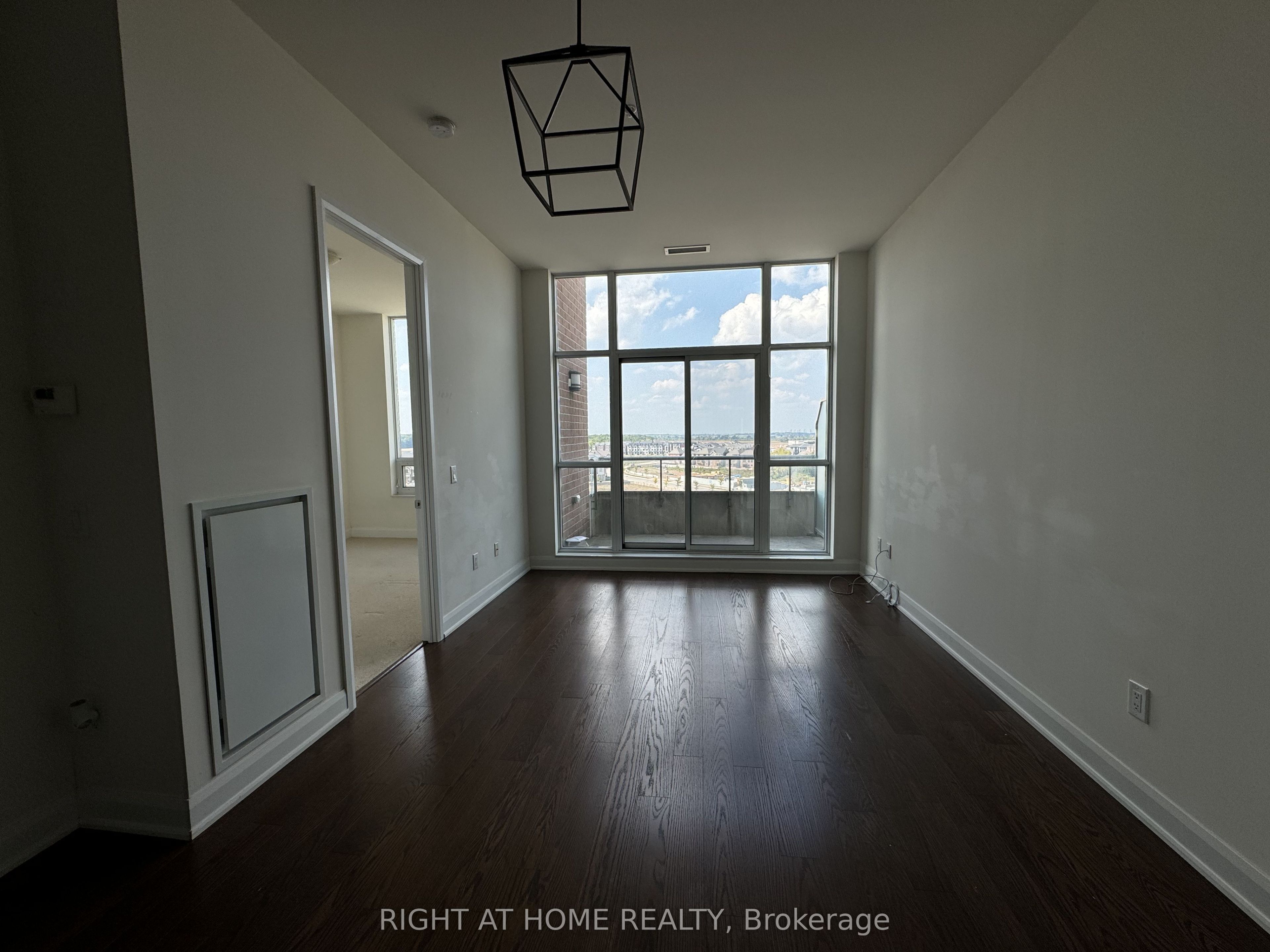 2480 Prince Michael Drive 720, Oakville, ON L6H 0H1 photo 5