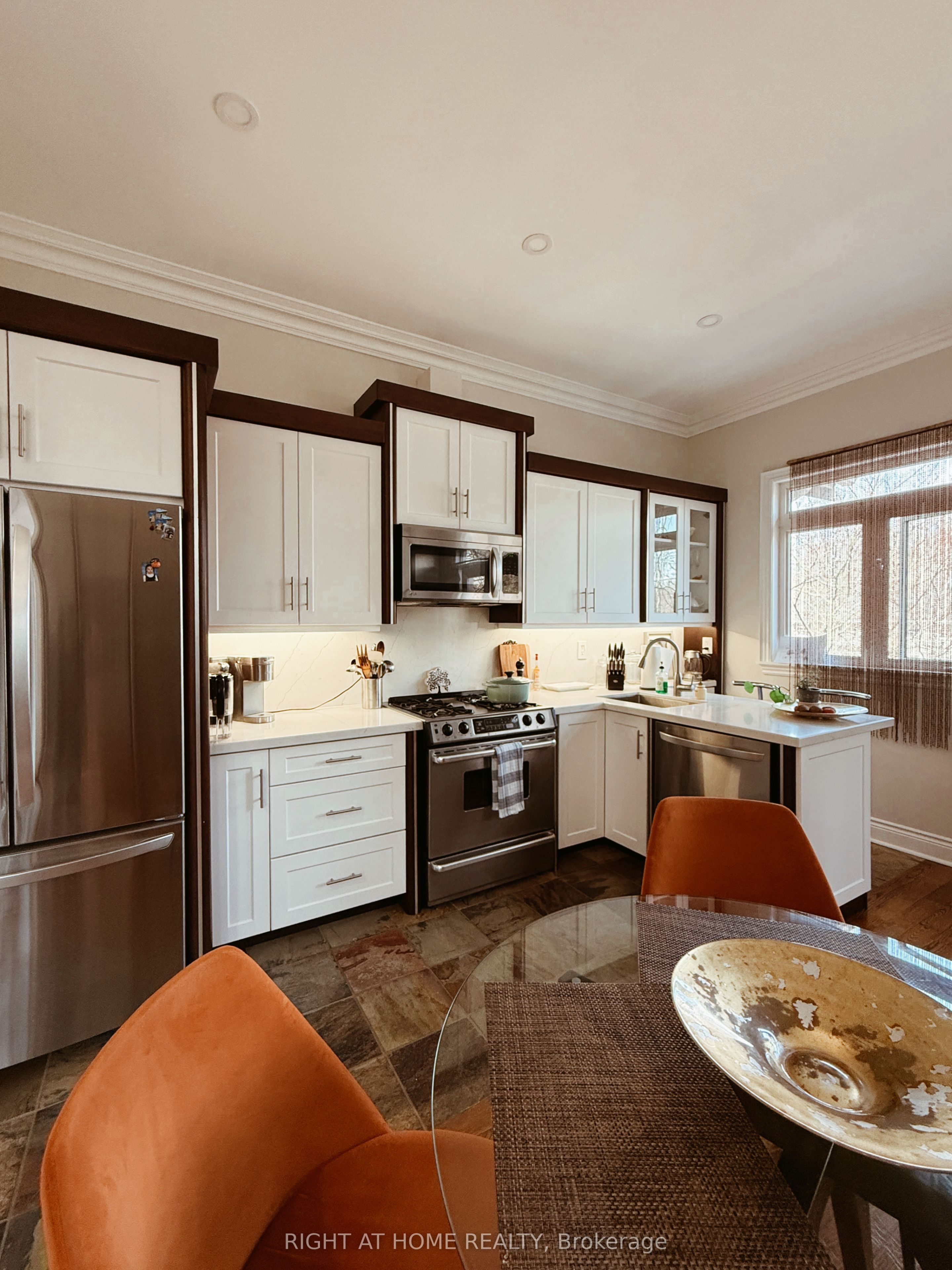 1186 Royal York Road 1, Toronto, ON M9A 4B3 photo 3