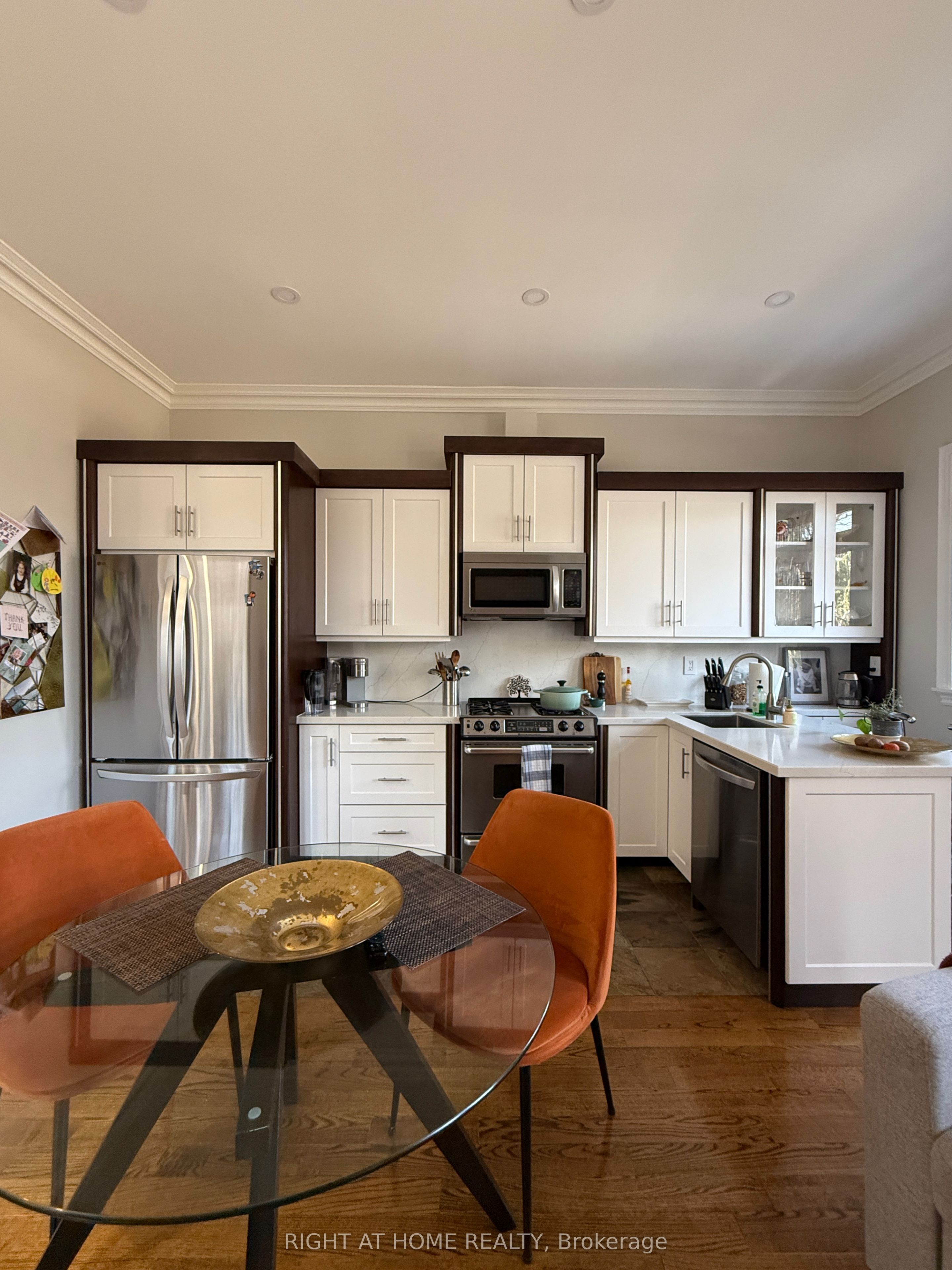 1186 Royal York Road 1, Toronto, ON M9A 4B3 photo 5