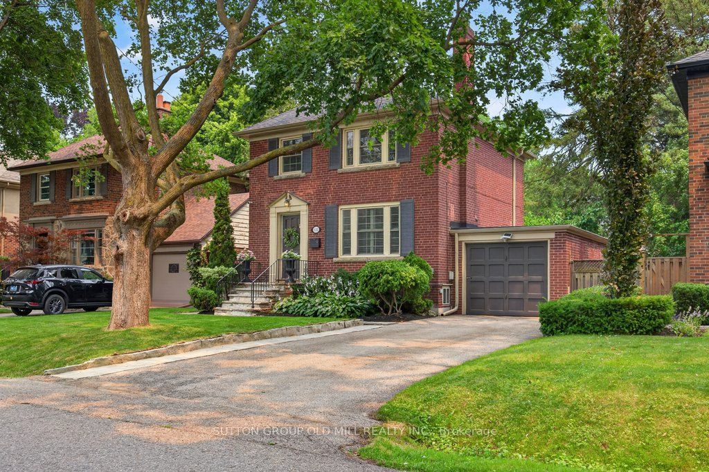 122 Strath Avenue, Toronto, ON M8X 1R5