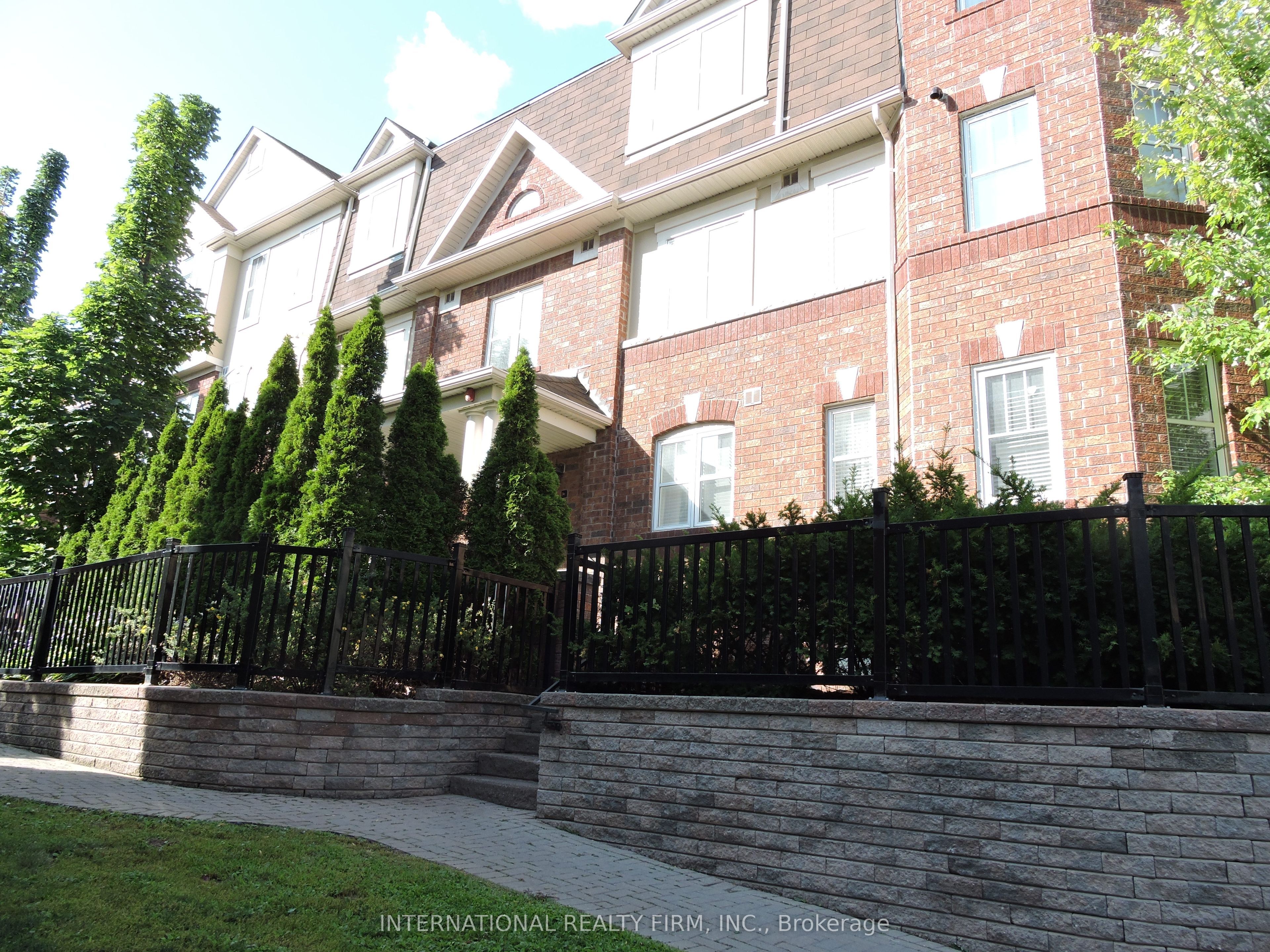 710 Neighbourhood Circle 5, Mississauga, ON L5B 0B4 photo 2