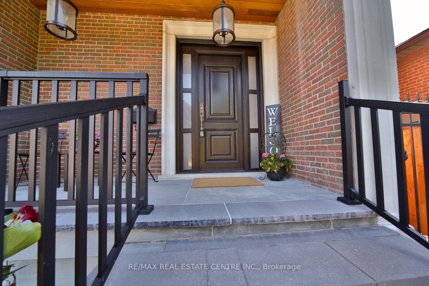 1098 Meredith Avenue, Mississauga, ON L5E 2E1 photo 4