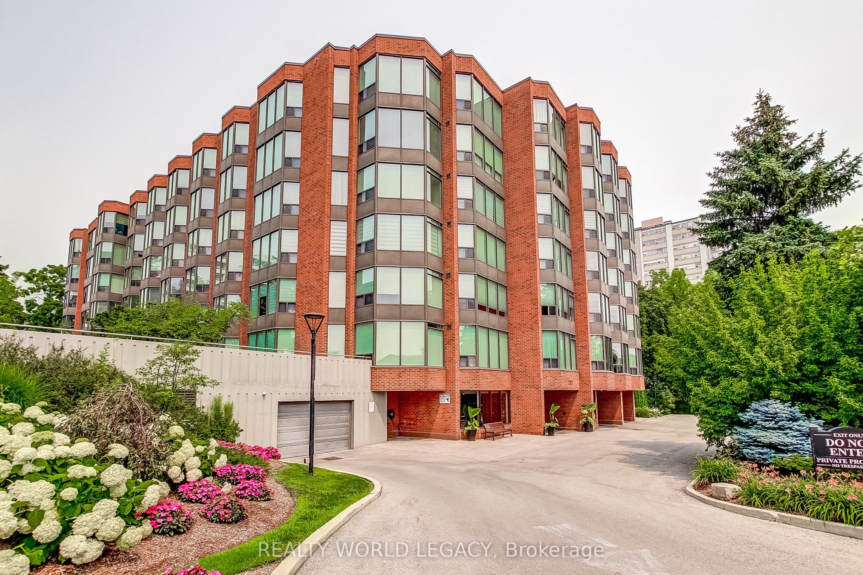 2121 Lakeshore Road 501, Burlington, ON L7R 1C9