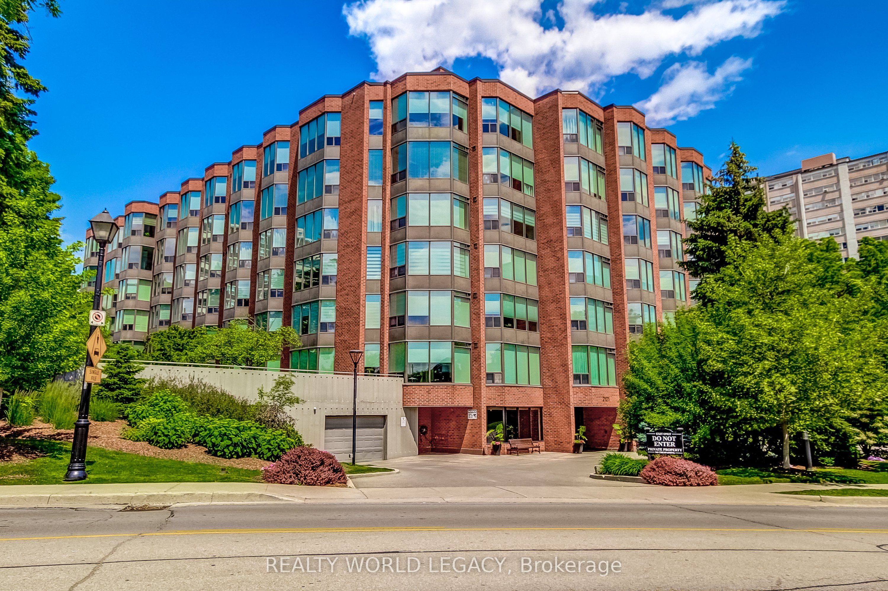 2121 Lakeshore Road 501, Burlington, ON L7R 1C9 photo 3
