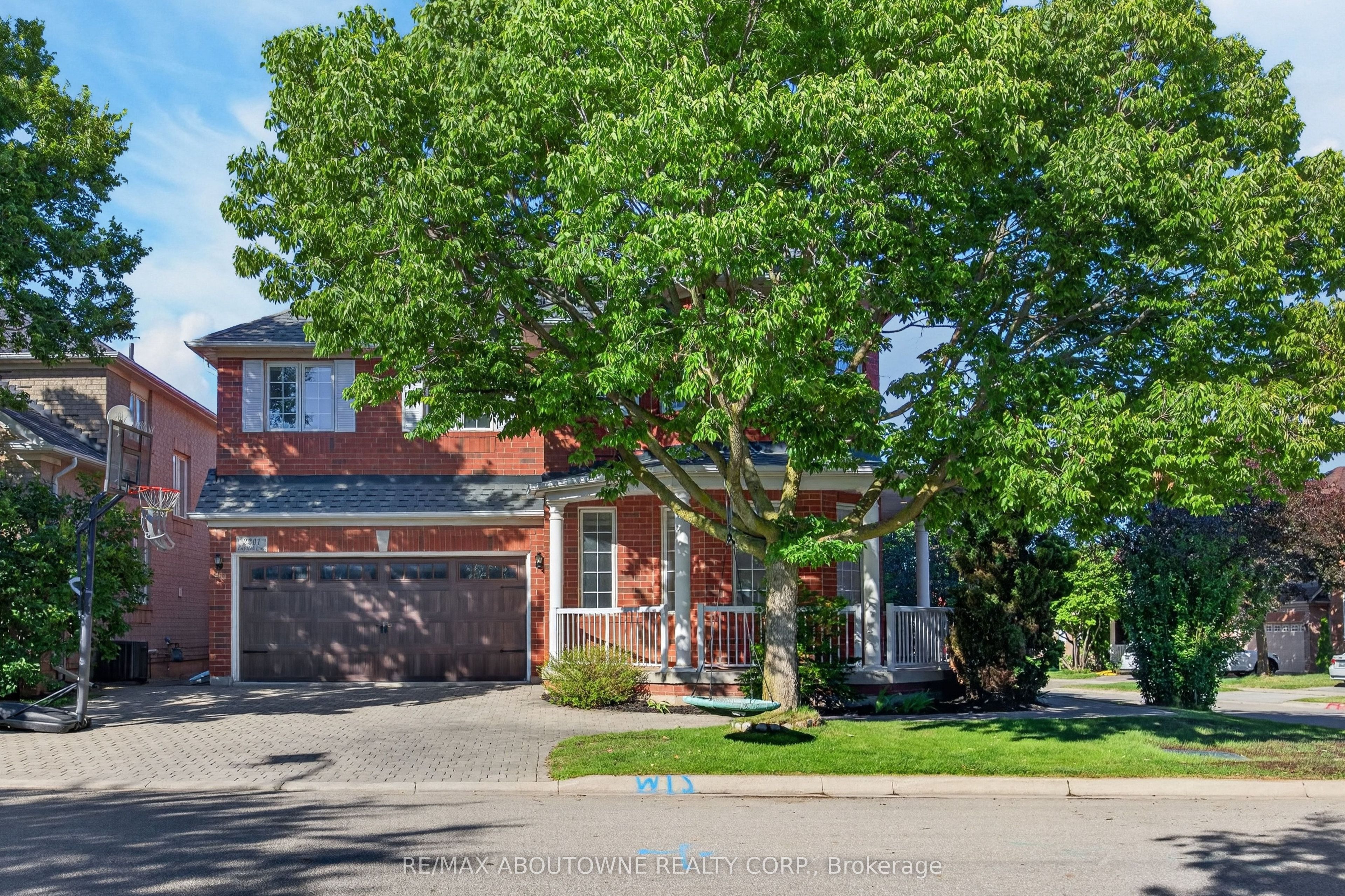 2201 Lapsley Crescent, Oakville, ON L6M 4V2 photo 2