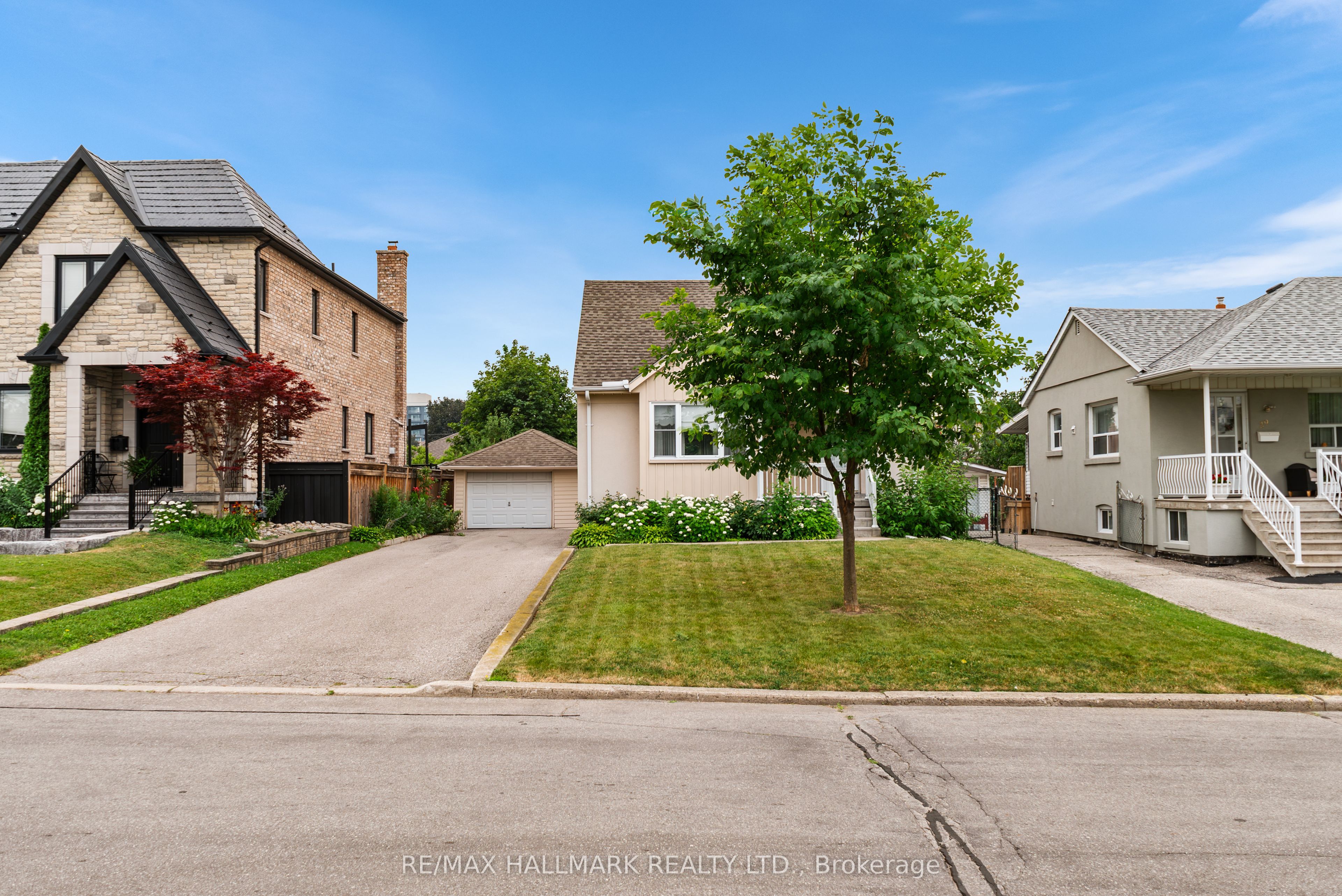 27 Sunray Crescent, Toronto, ON M3M 2C4 photo 2