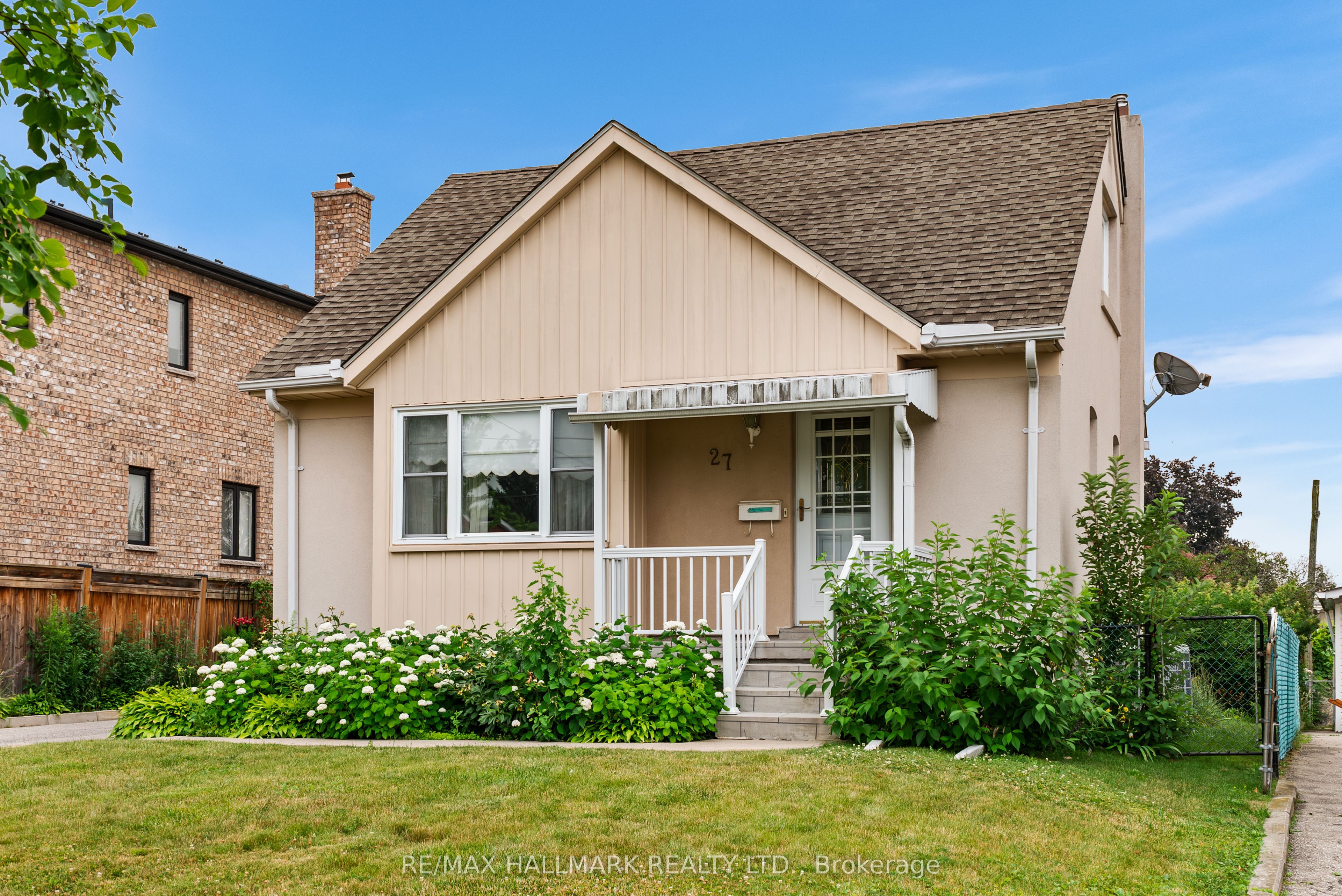 27 Sunray Crescent, Toronto, ON M3M 2C4 photo 4