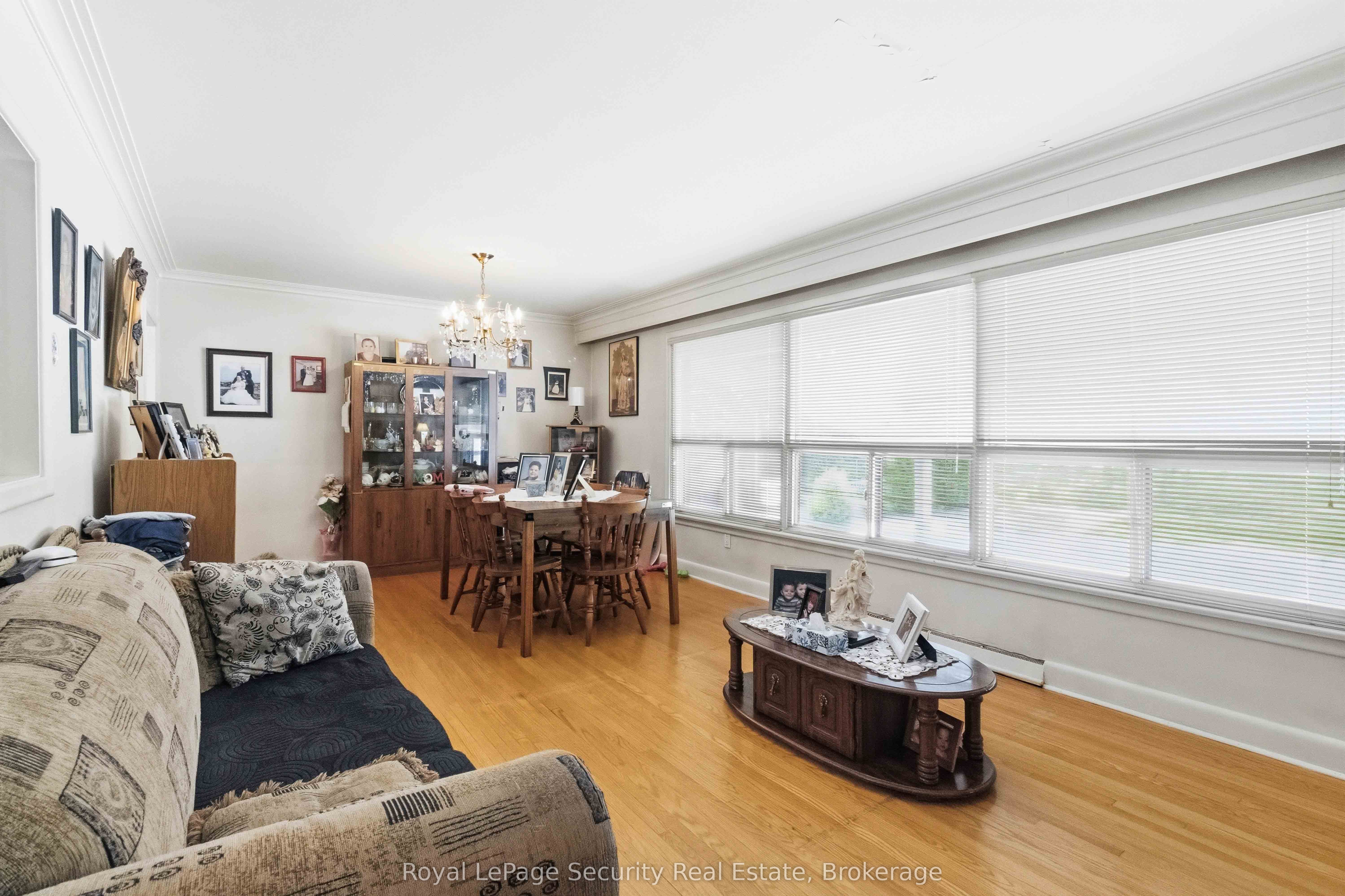 73 St Andrews Boulevard, Toronto, ON M9R 1W4 photo 5