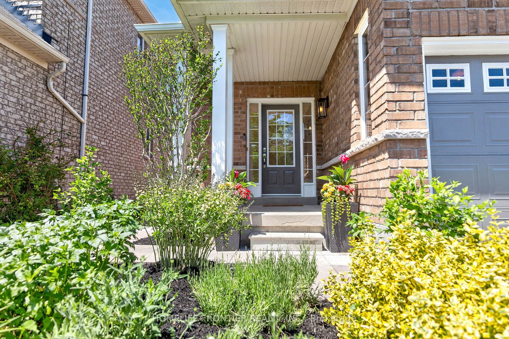 38 Templeton Court, Brampton, ON L6P 3B2 photo 3