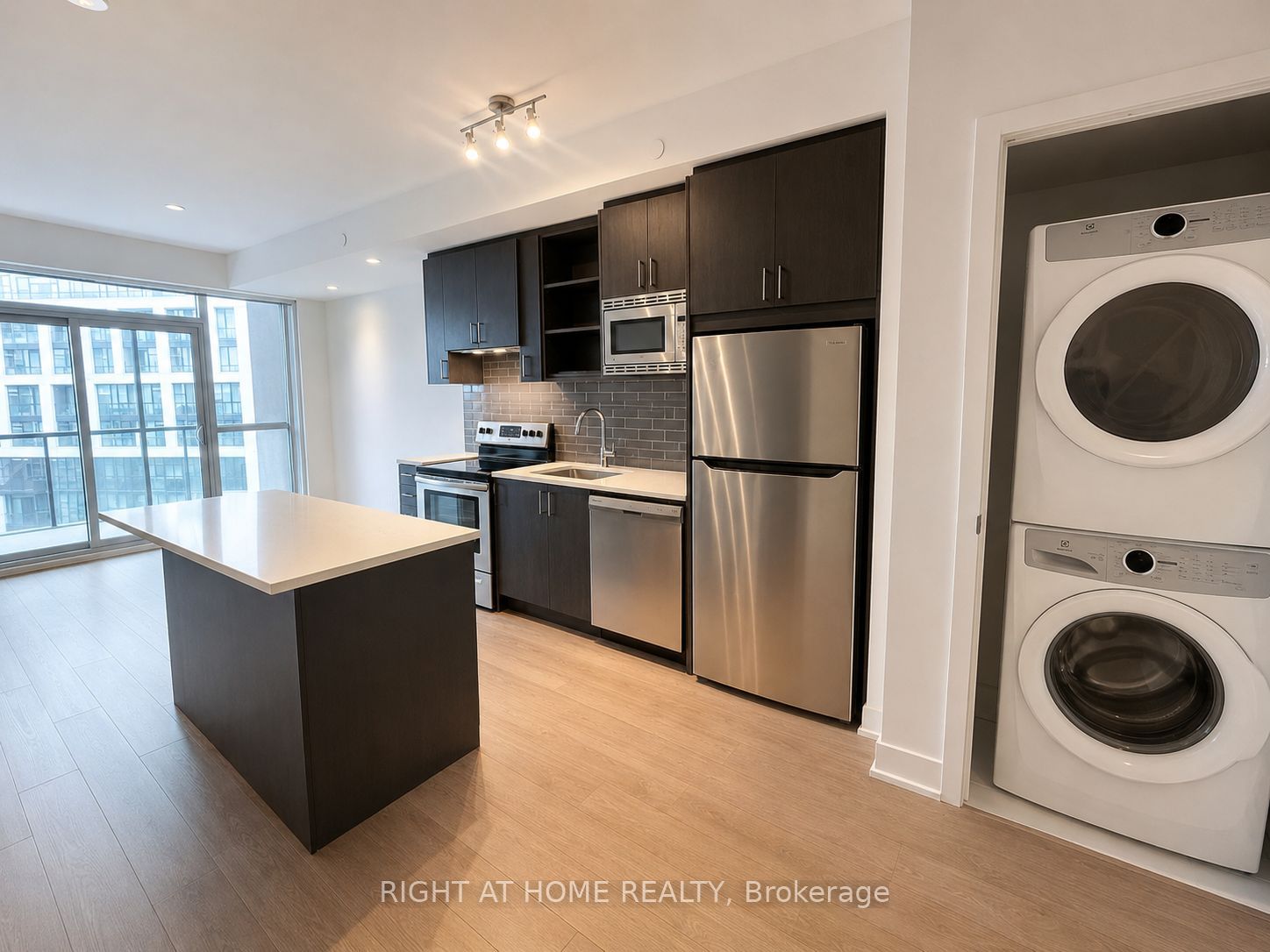 60 George Butchart Drive 513, Toronto, ON M3K 0E1 photo 3
