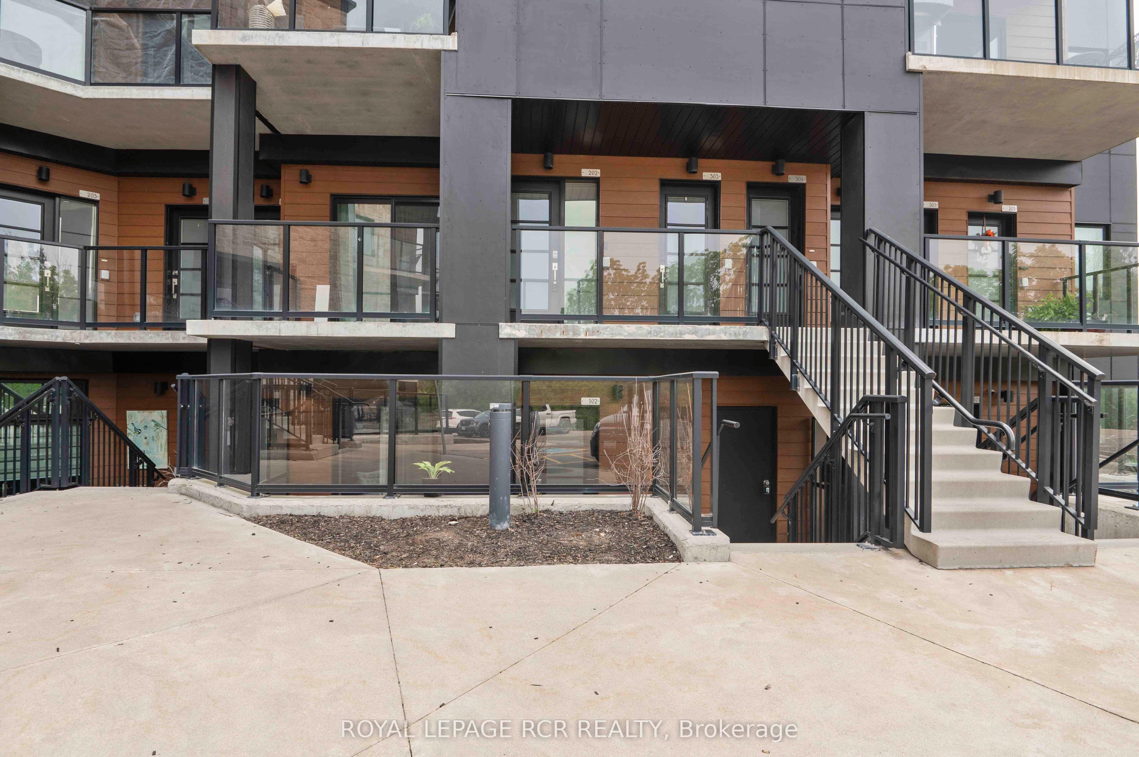 17 Centre Street 102, Orangeville, ON L9W 7S6 photo 4