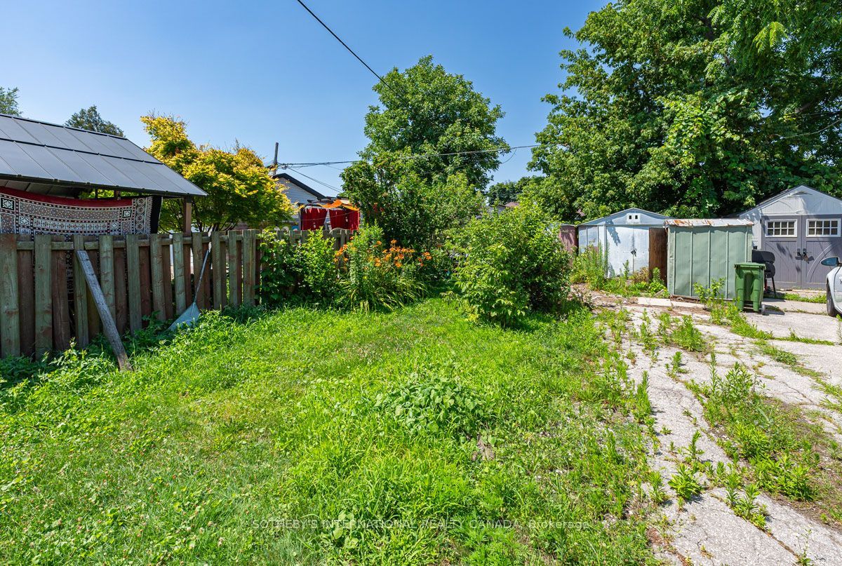 4 Marshall Boulevard, Toronto, ON M6N 2R7 photo 3