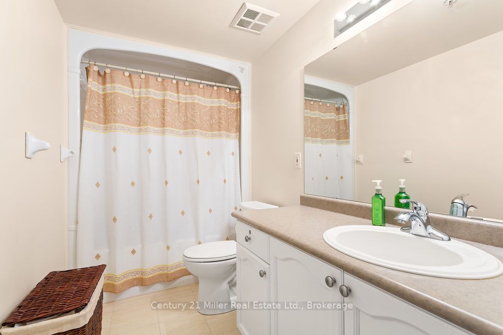 1450 Bishops Gate 111, Oakville, ON L6M 4N1 photo 4