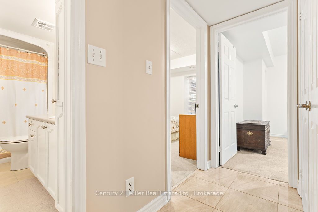 1450 Bishops Gate 111, Oakville, ON L6M 4N1 photo 5