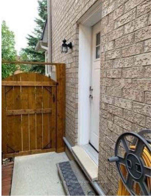 5874 Sidmouth Street Basement, Mississauga, ON L5V 2J9 photo 2