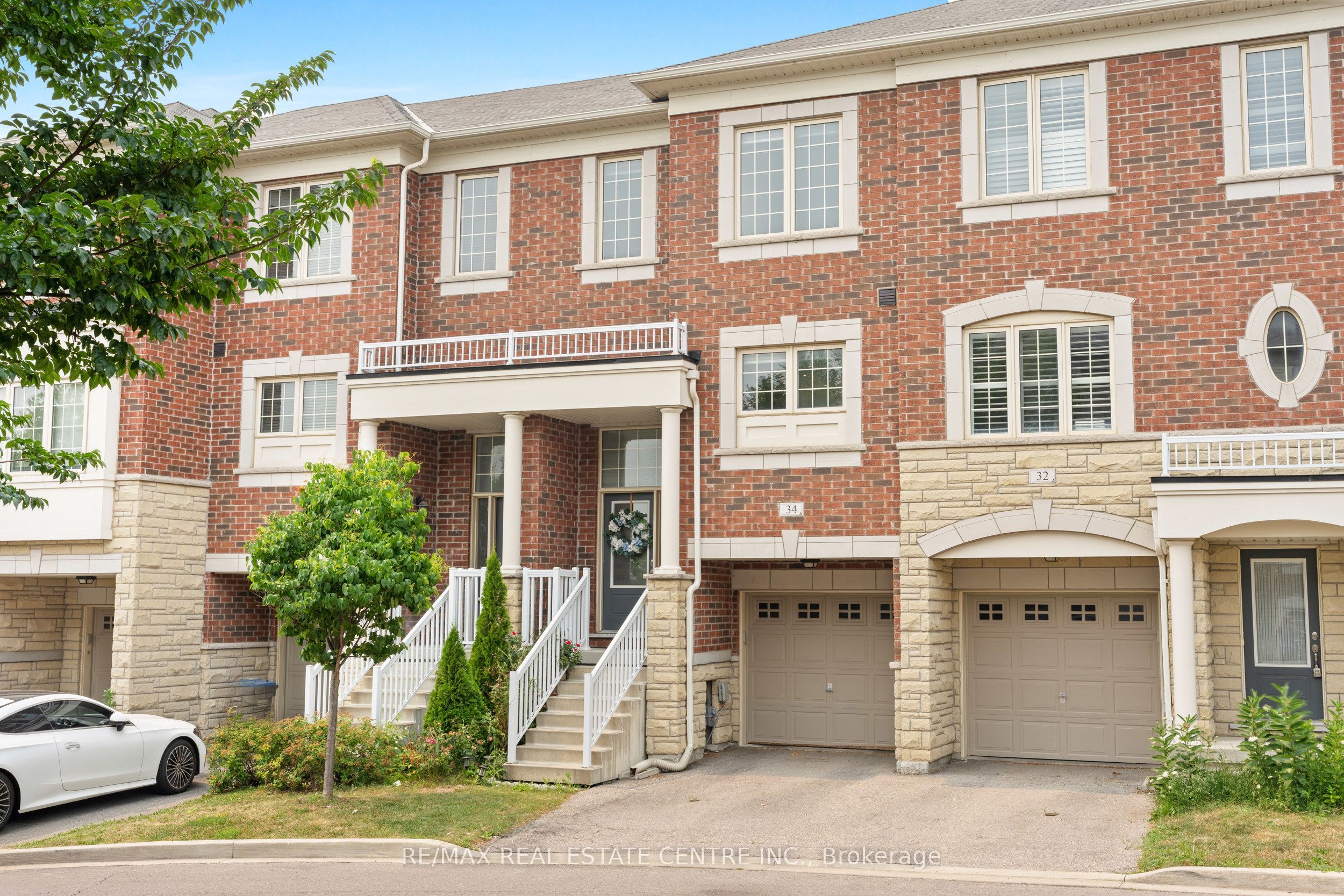 34 Aspen Hills Road, Brampton, ON L6Y 0H7 photo 2