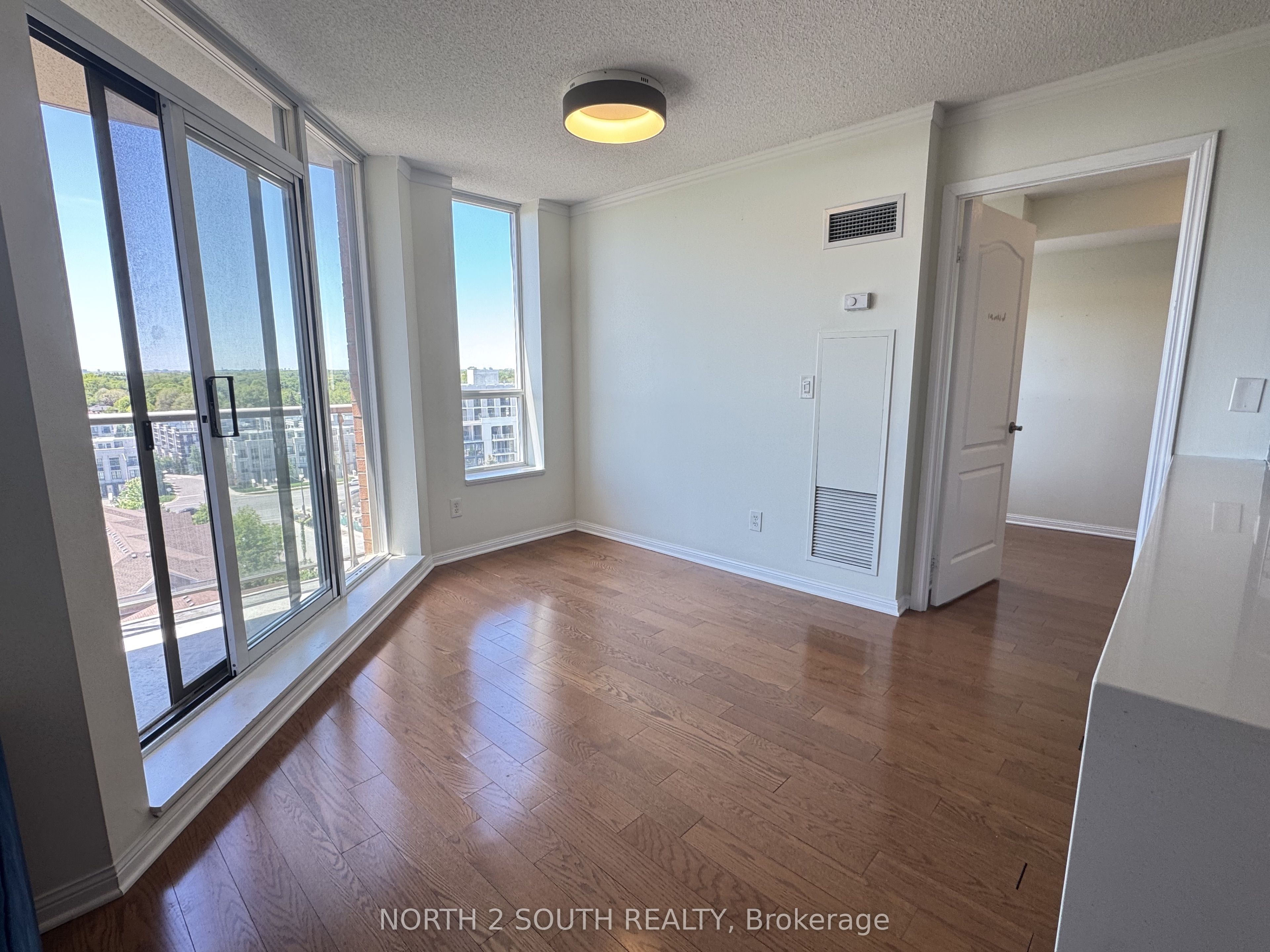 1150 Parkwest Place 1002, Mississauga, ON L5E 3K4 photo 3