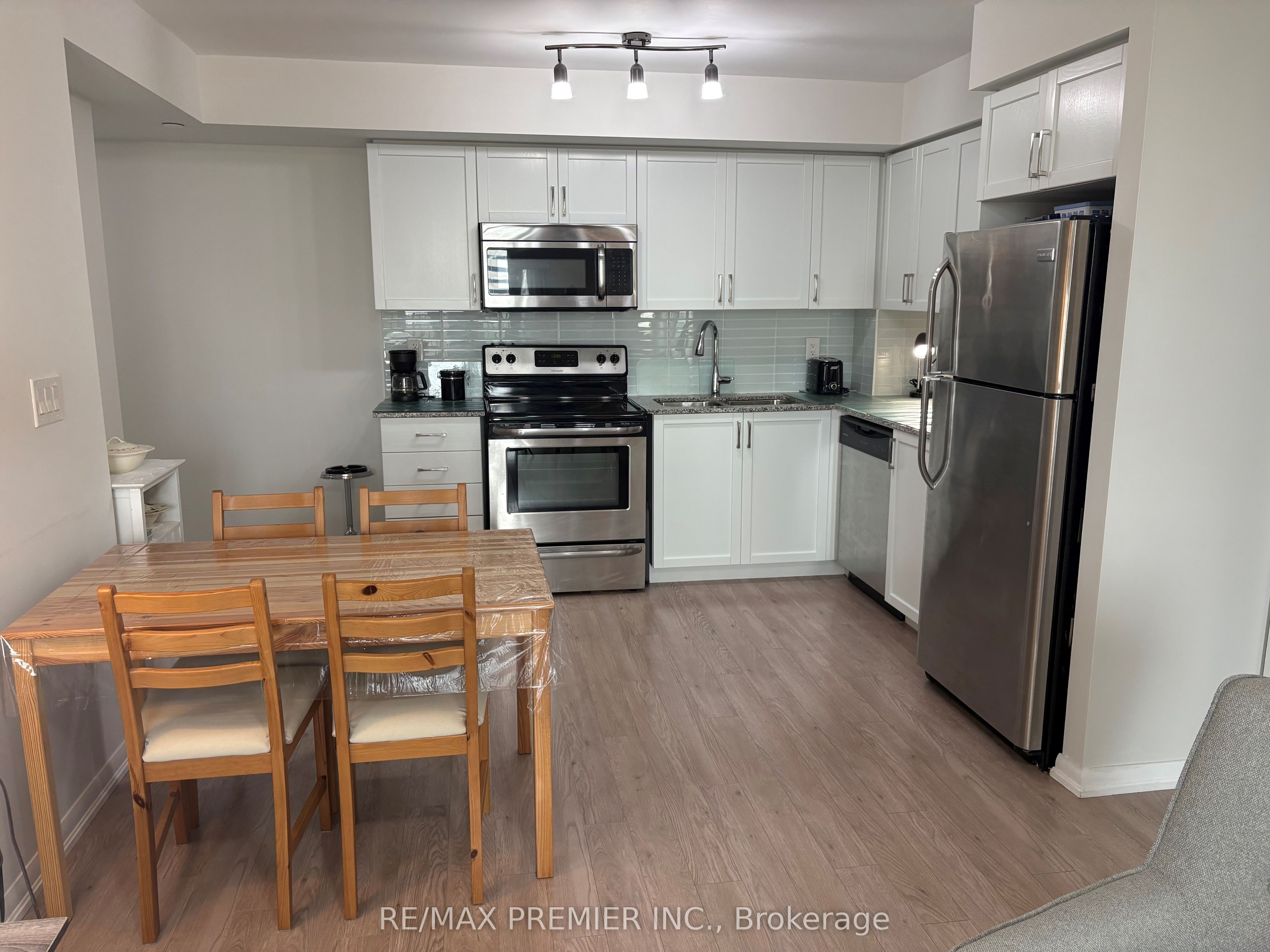 800 Lawrence Avenue W 406, Toronto, ON M6A 0B1