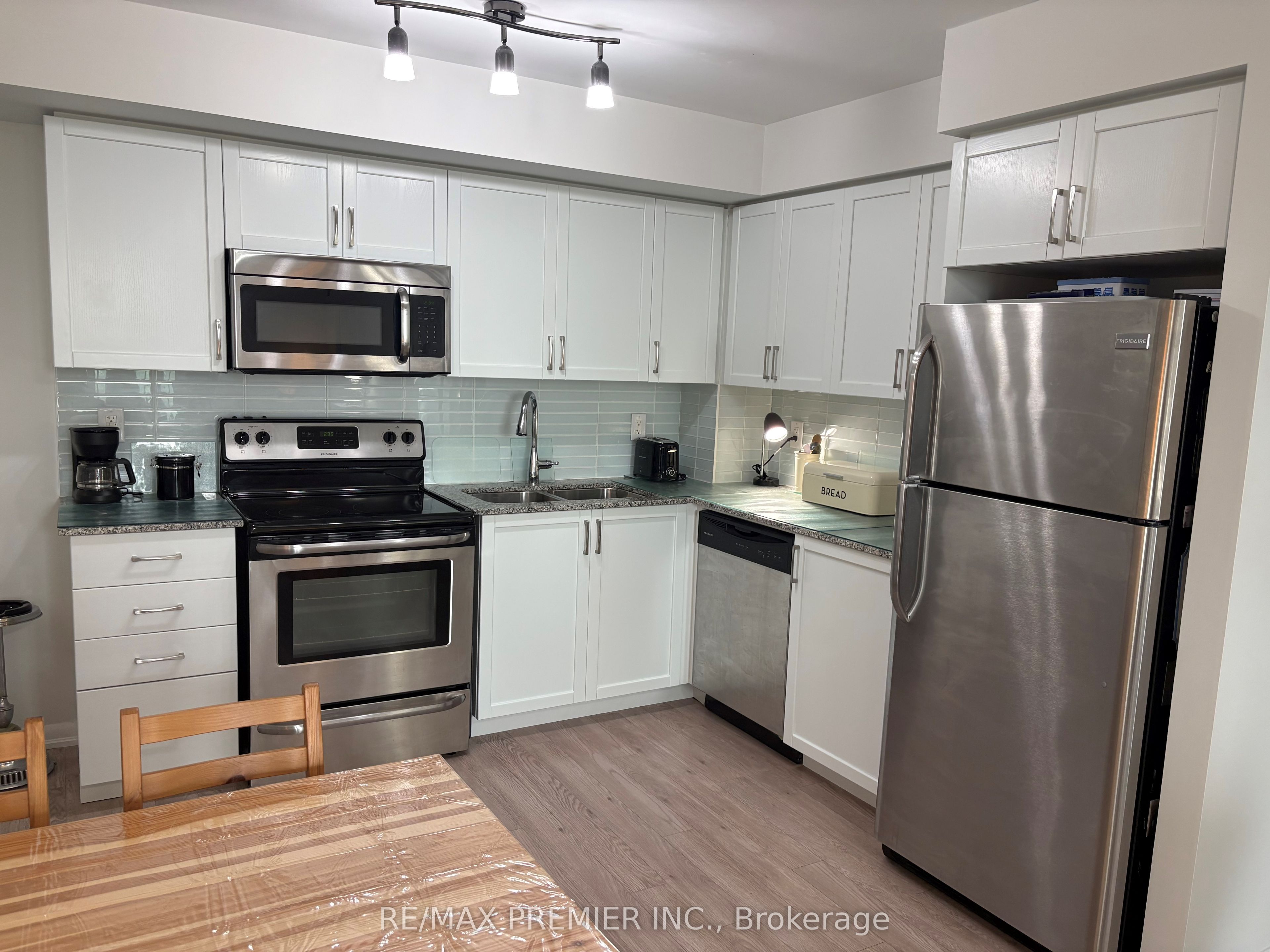 800 Lawrence Avenue W 406, Toronto, ON M6A 0B1 photo 2