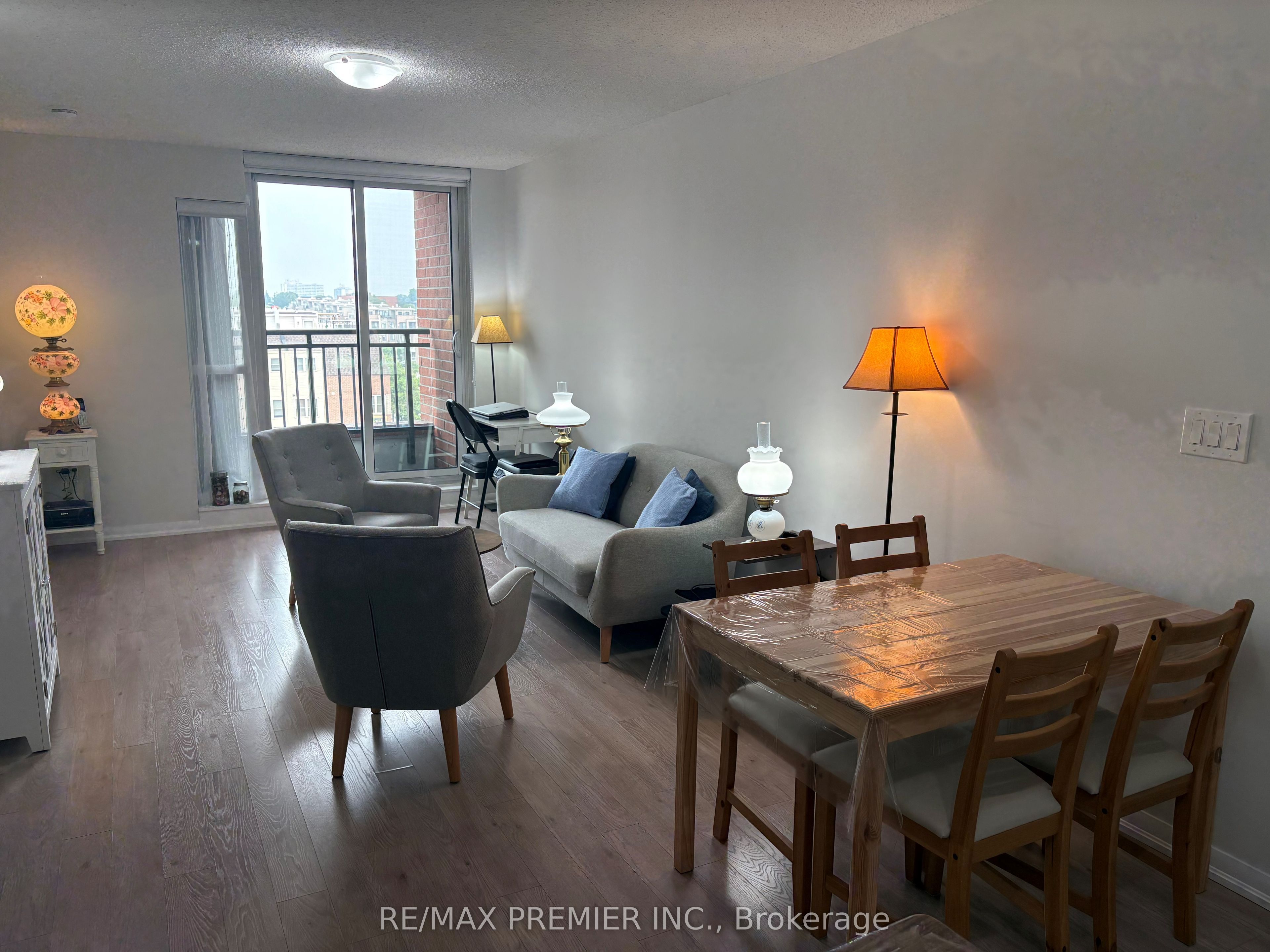 800 Lawrence Avenue W 406, Toronto, ON M6A 0B1 photo 3