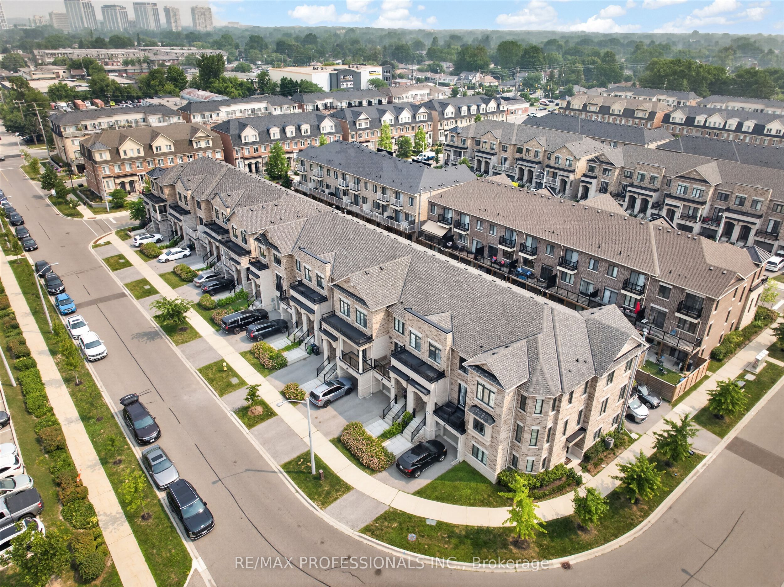 122 Thomas Fisher Drive, Toronto, ON M8Z 0E4 photo 2