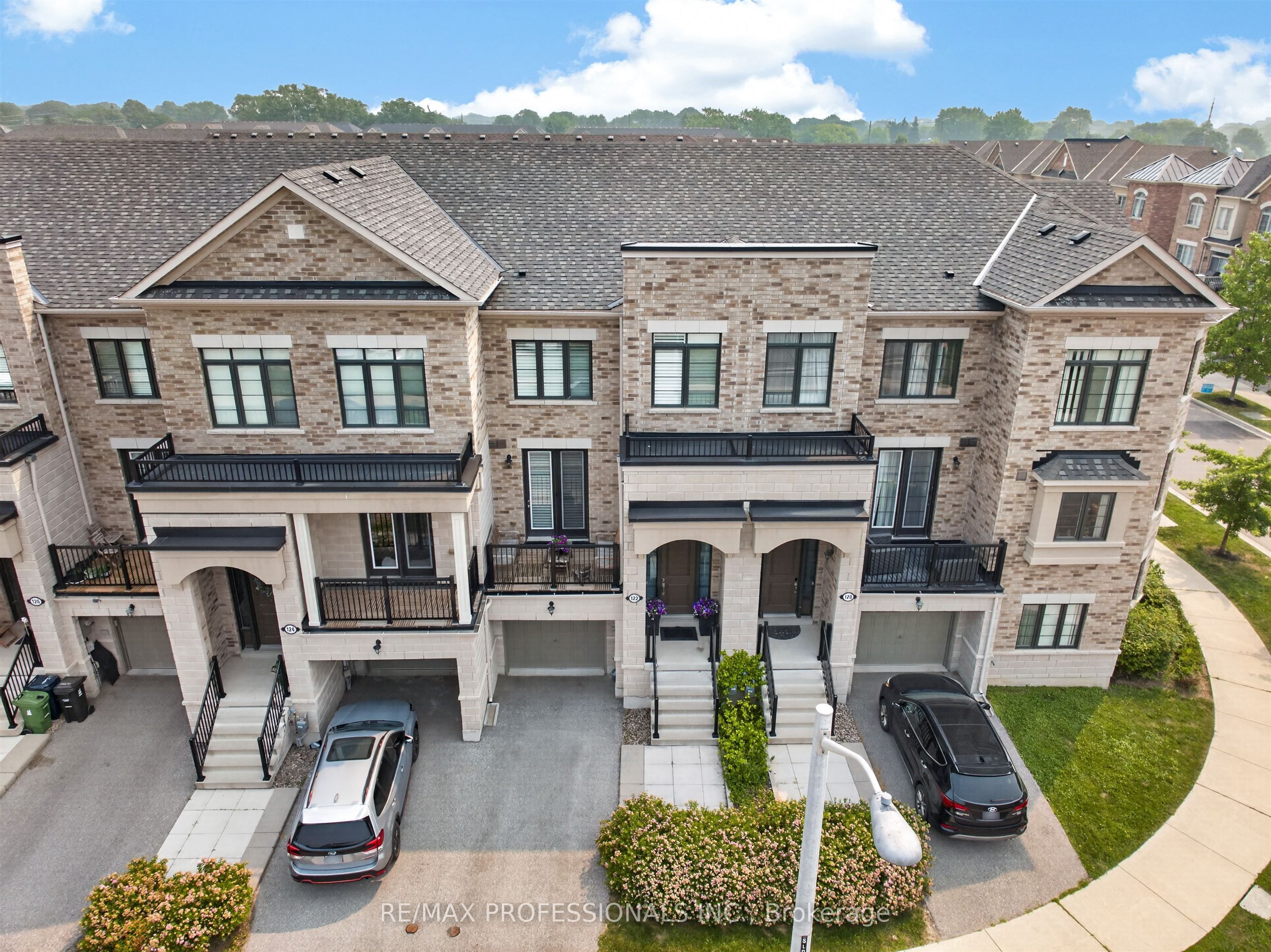 122 Thomas Fisher Drive, Toronto, ON M8Z 0E4 photo 3