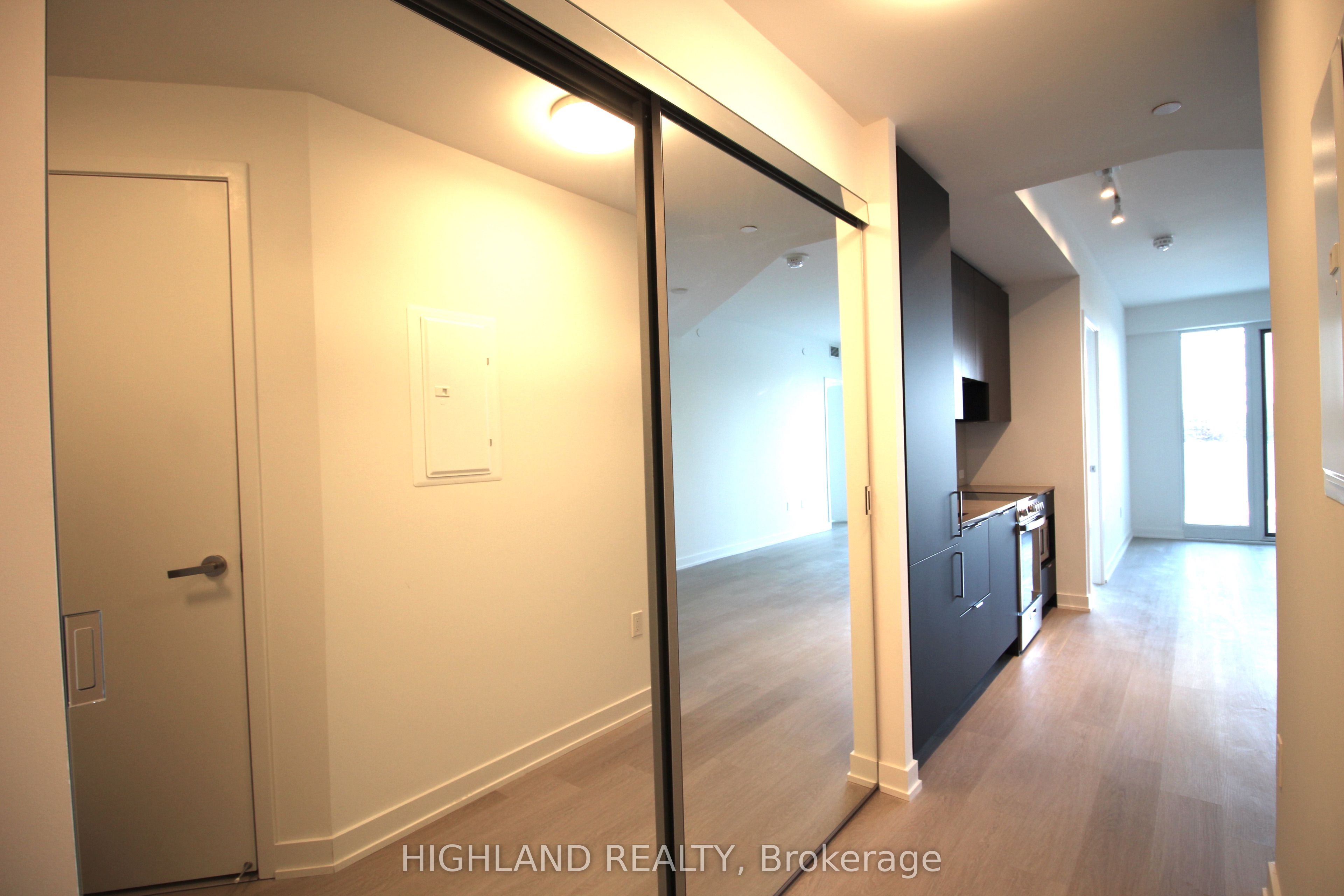 3883 Quartz Road 206, Mississauga, ON L5B 4M6 photo 3