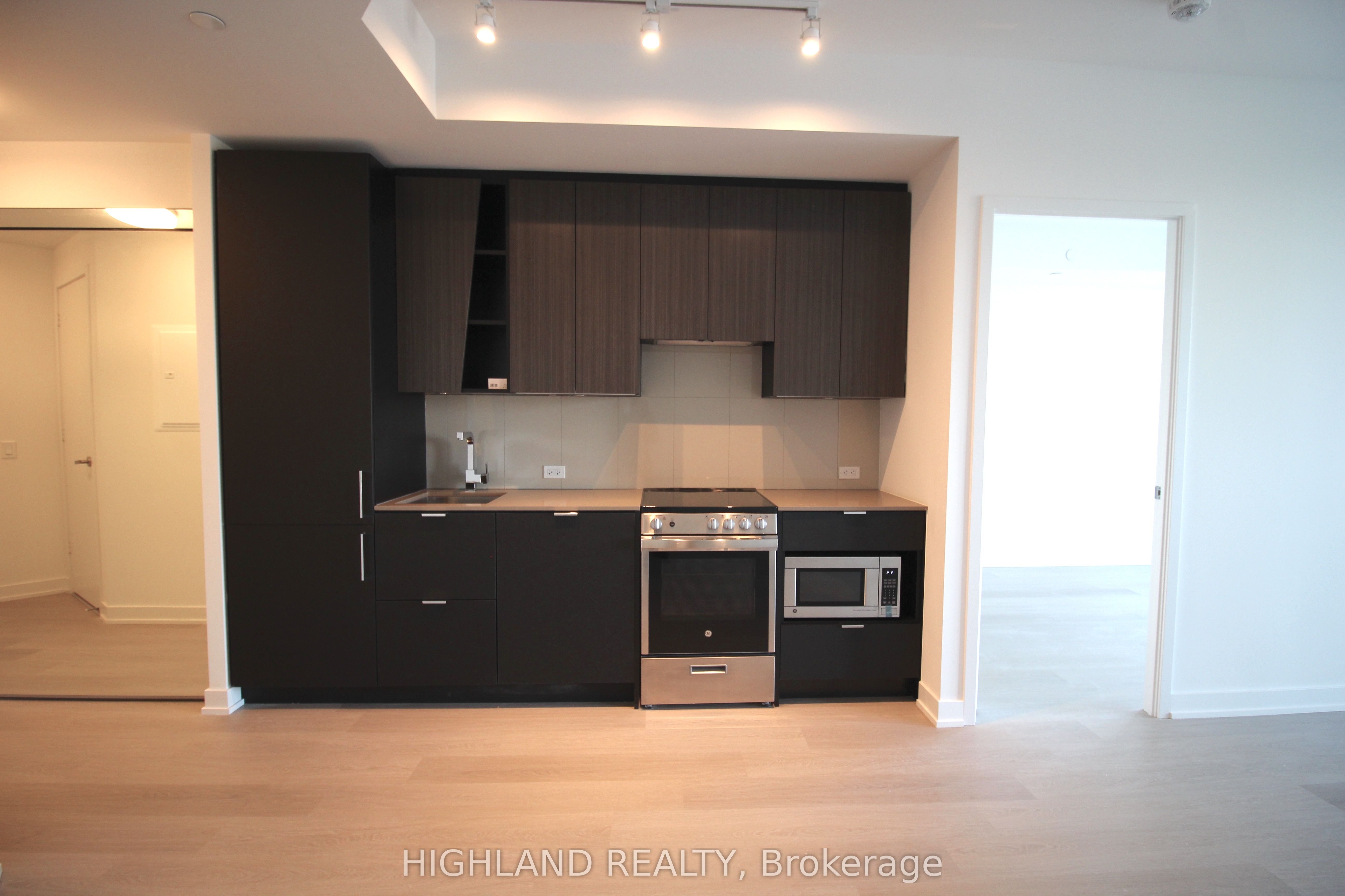 3883 Quartz Road 206, Mississauga, ON L5B 4M6 photo 4