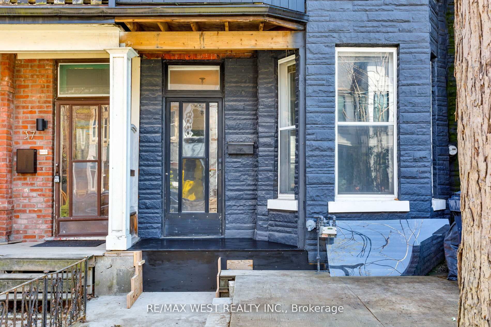 39 Noble Street, Toronto, ON M6K 2C7 photo 2