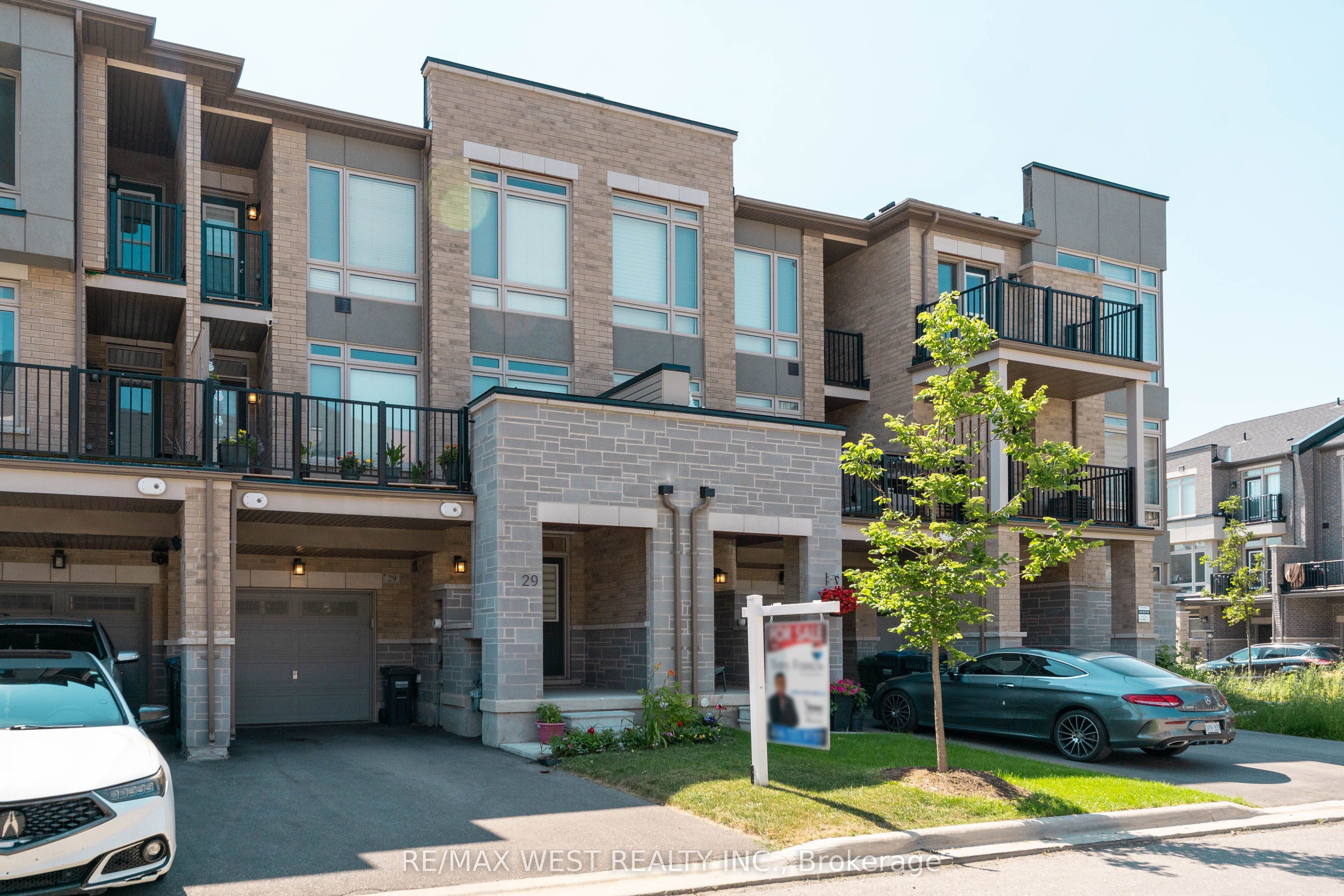 29 Arrowview Drive, Brampton, ON L7A 5H6 photo 2