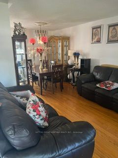 7304 Sills Road, Mississauga, ON L4T 2K1 photo 2