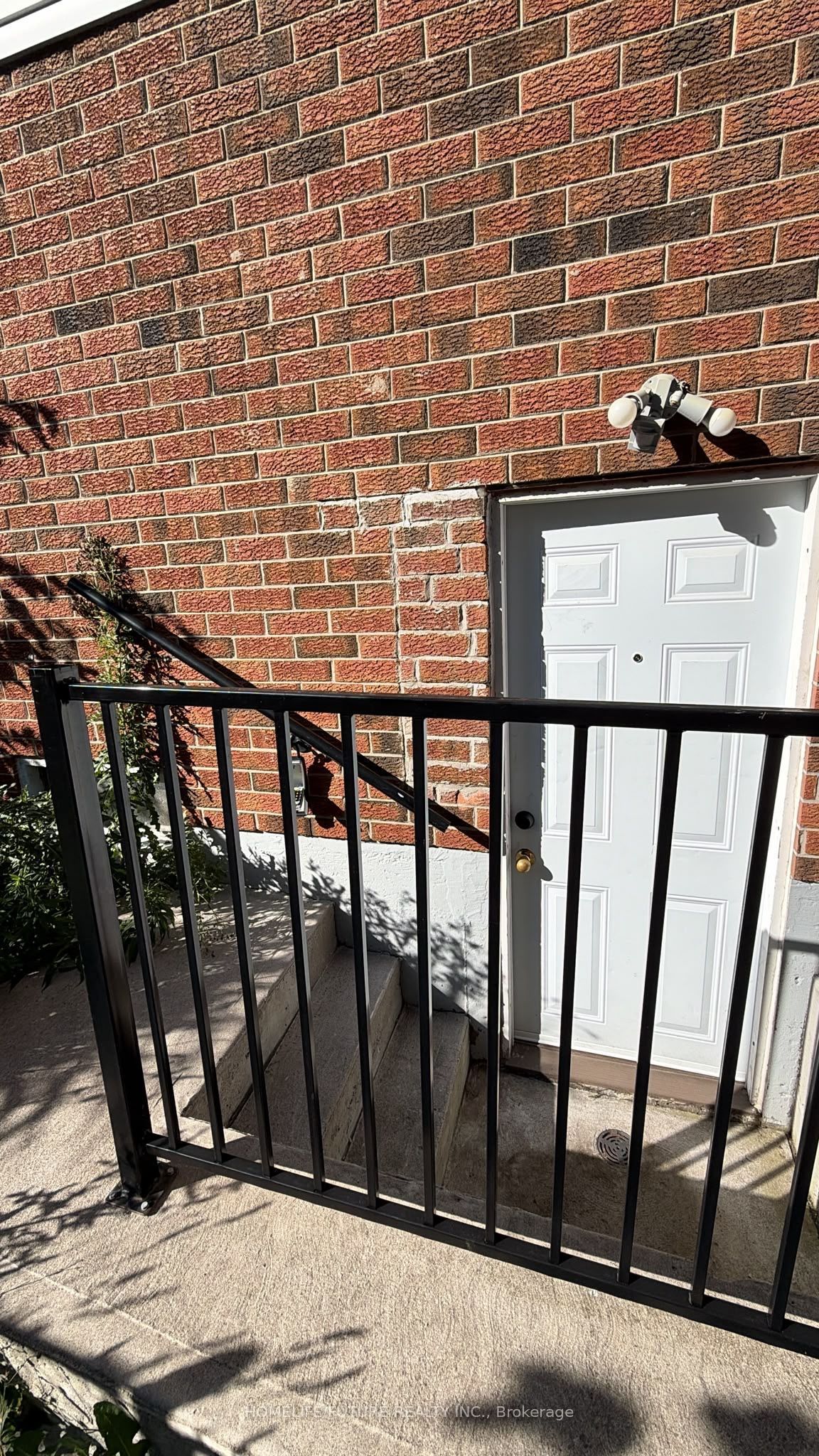21 Floribunda Crescent Bsmt, Brampton, ON L6T 4R8 photo 2