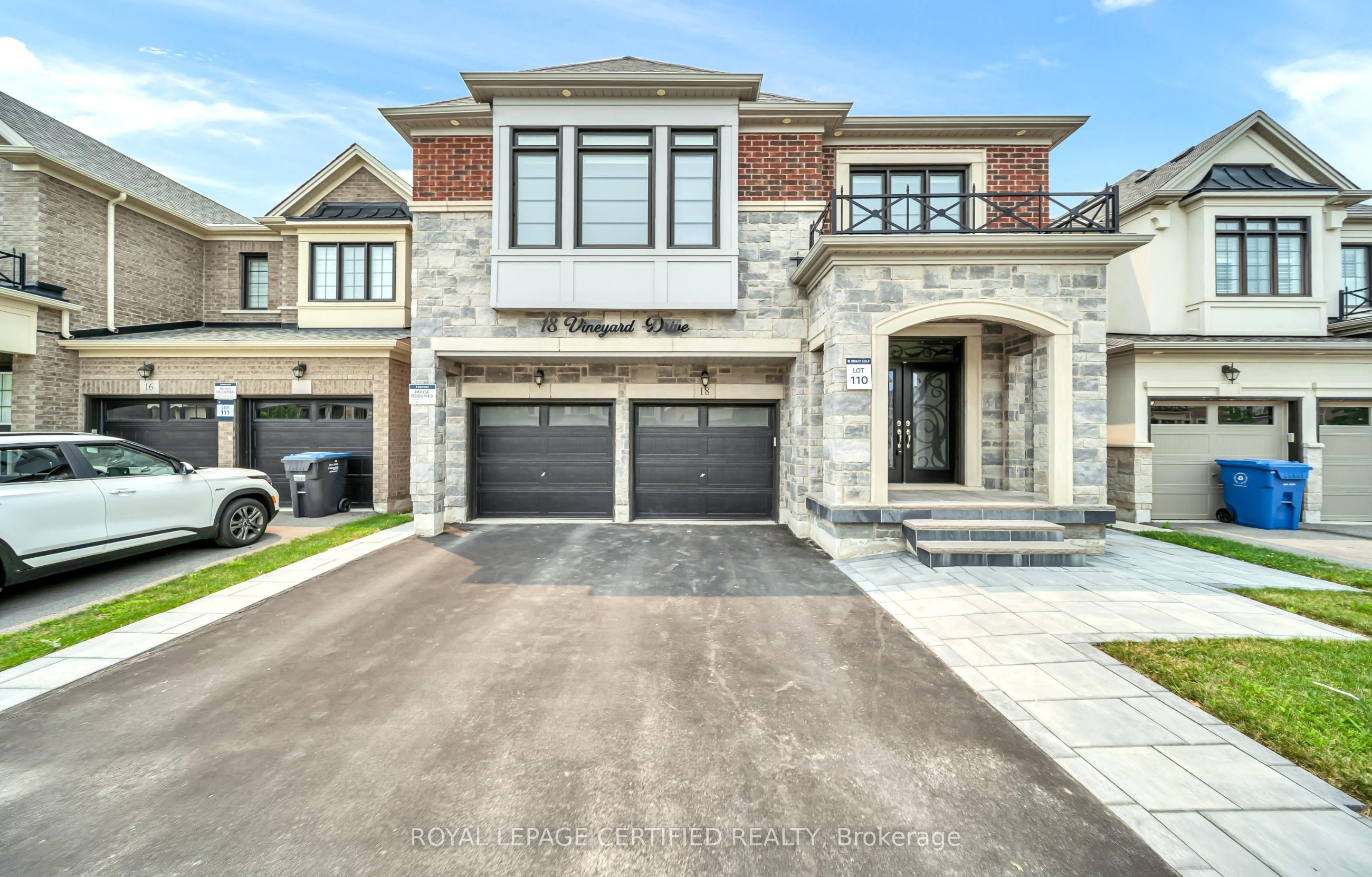 18 Vineyard Drive, Brampton, ON L6Y 2A5 photo 2