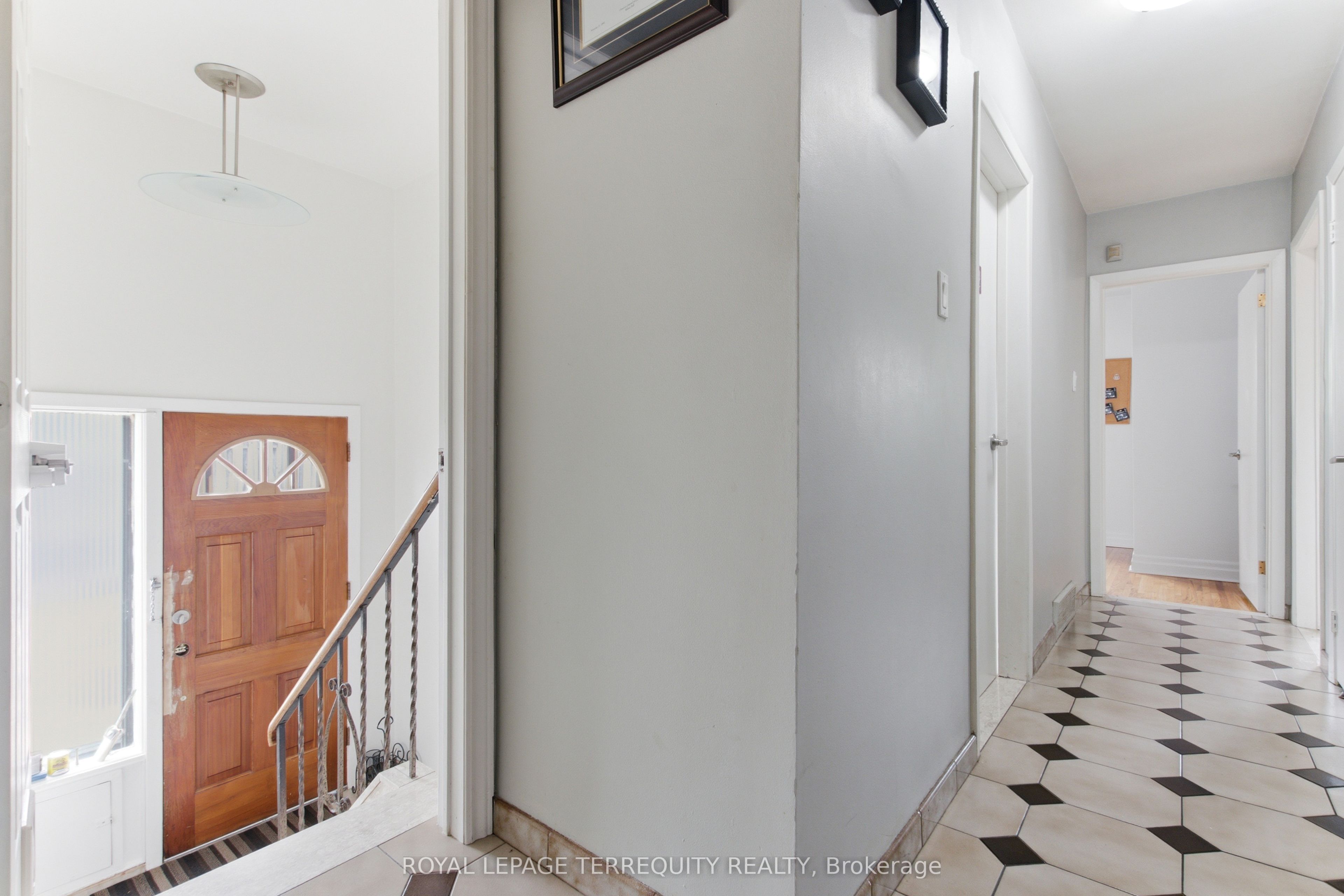 21 Buckland Road, Toronto, ON M3L 1V9 photo 3