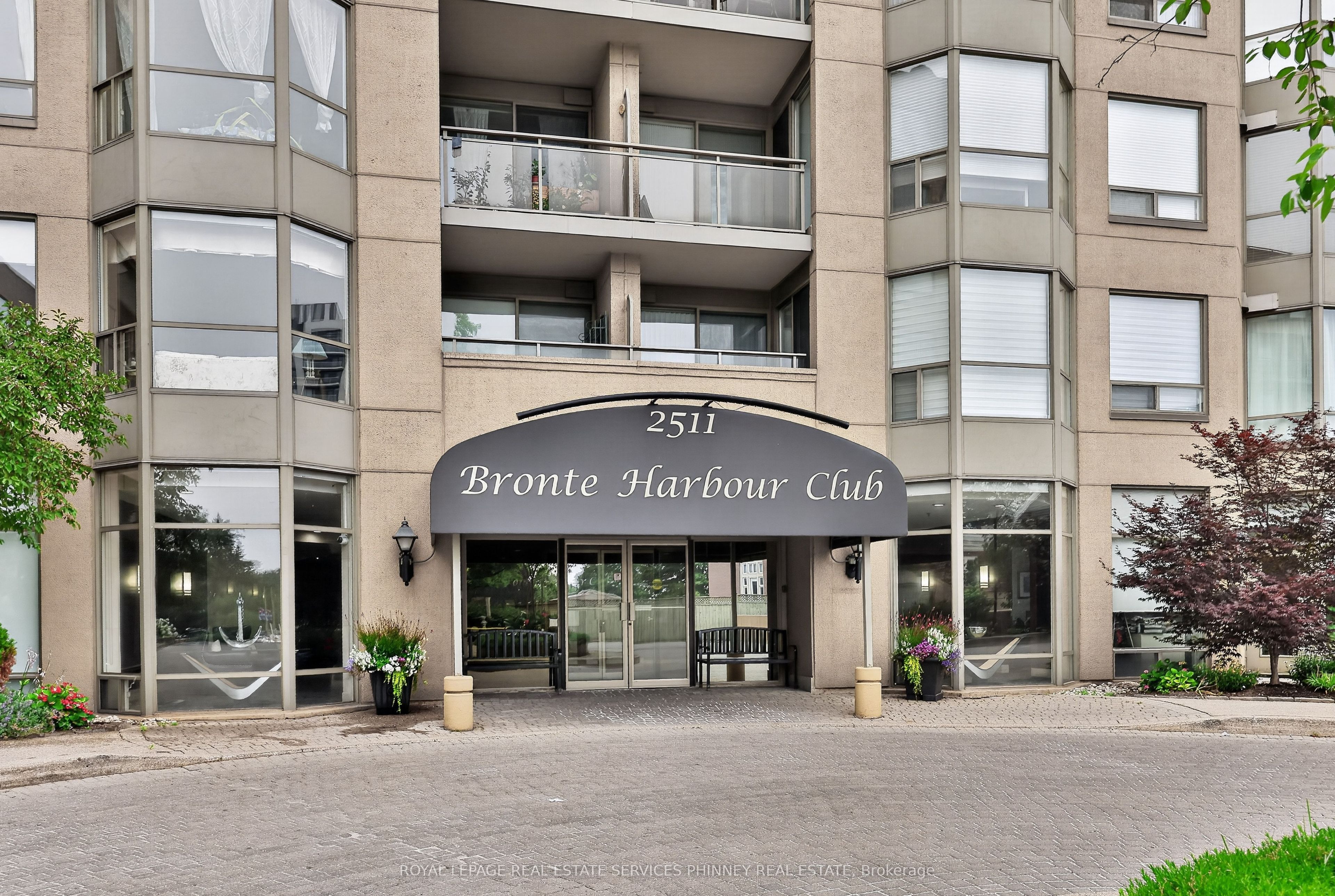 2511 Lakeshore Road W 407, Oakville, ON L6L 6L9 photo 3