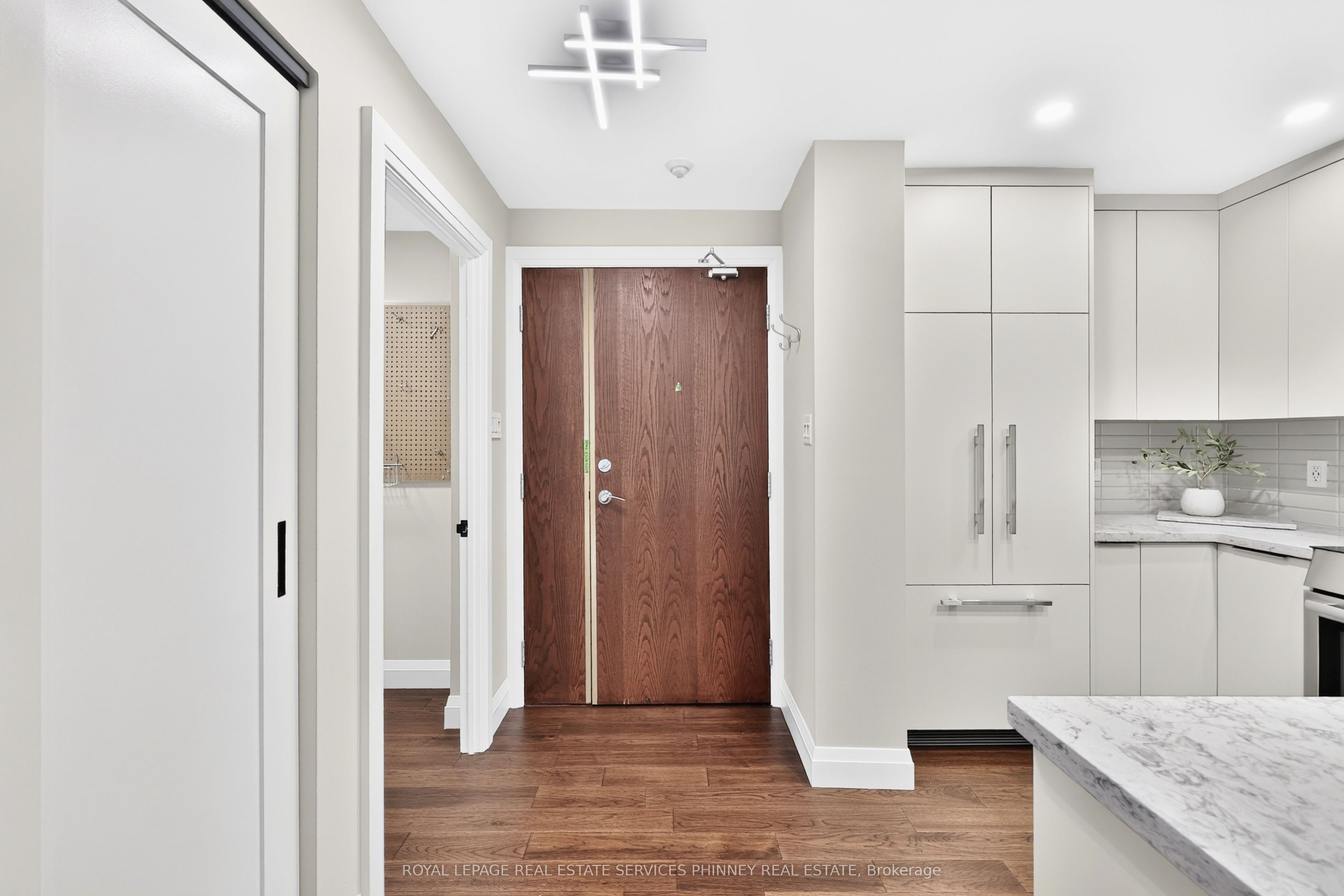 2511 Lakeshore Road W 407, Oakville, ON L6L 6L9 photo 5