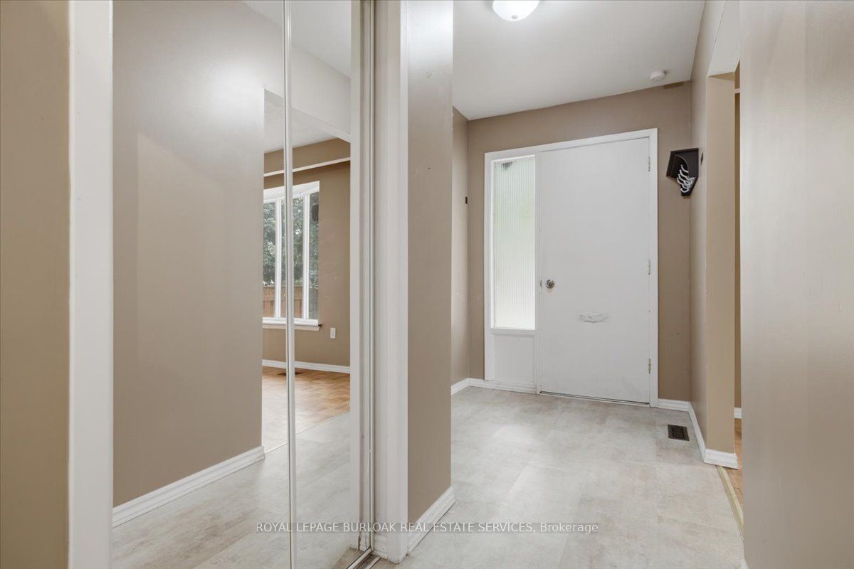 1262 Aldridge Crescent, Burlington, ON L7M 1H9 photo 3