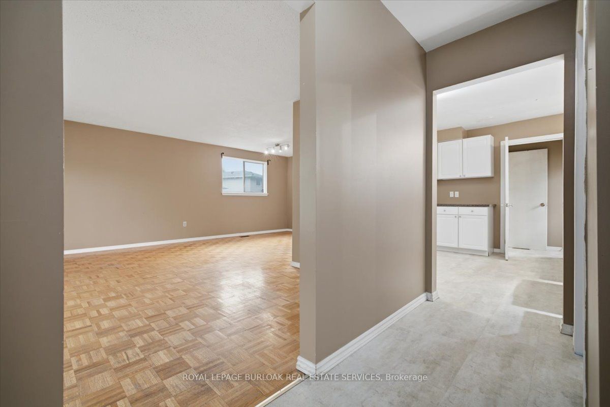 1262 Aldridge Crescent, Burlington, ON L7M 1H9 photo 4