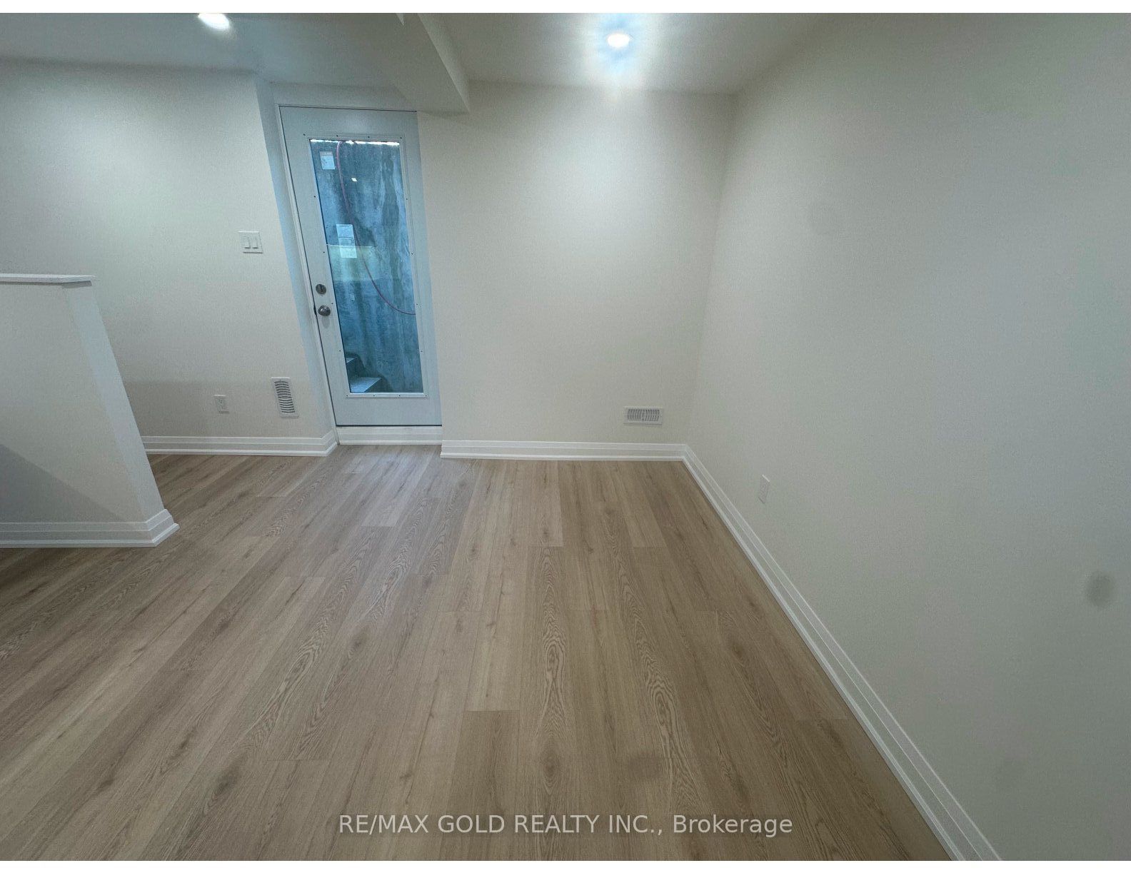 18 Hullen Crescent Lower level, Toronto, ON M9W 7C1 photo 2