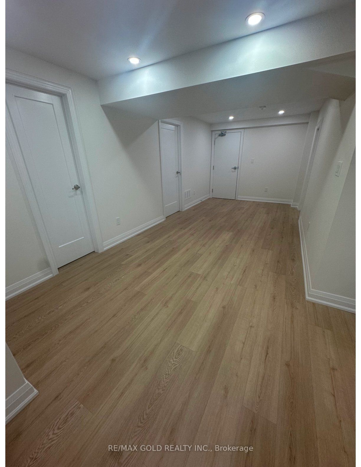 18 Hullen Crescent Lower level, Toronto, ON M9W 7C1 photo 3
