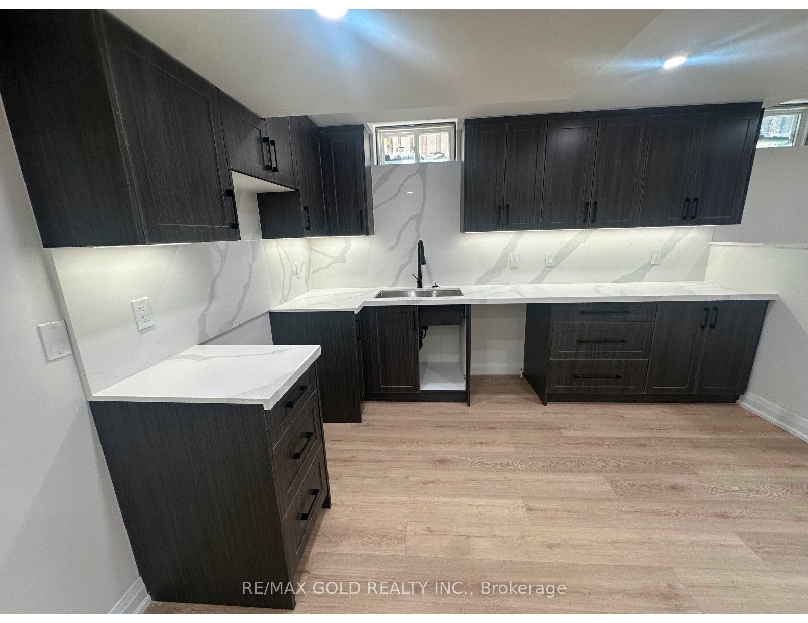 18 Hullen Crescent Lower level, Toronto, ON M9W 7C1 photo 4