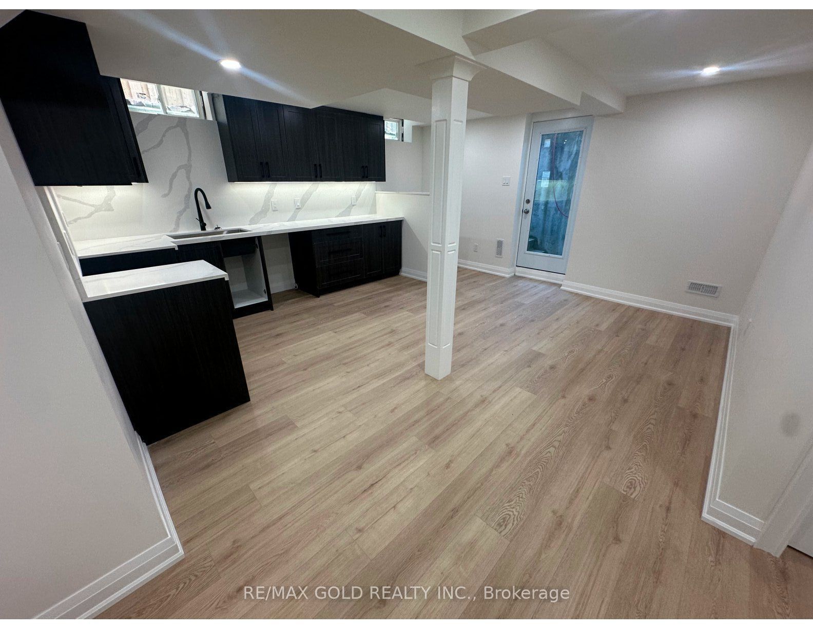 18 Hullen Crescent Lower level, Toronto, ON M9W 7C1 photo 5