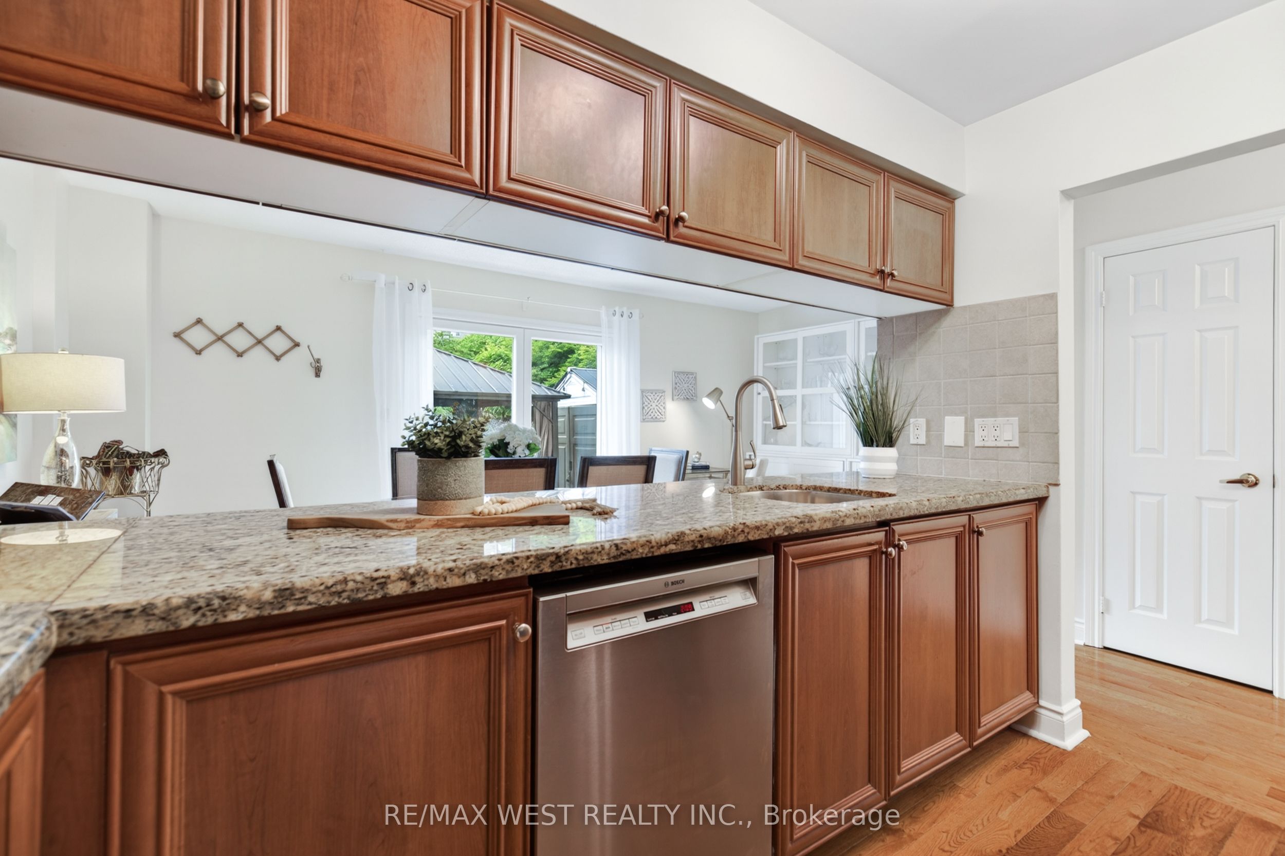 823 Hyde Road, Burlington, ON L7S 1S6 photo 5