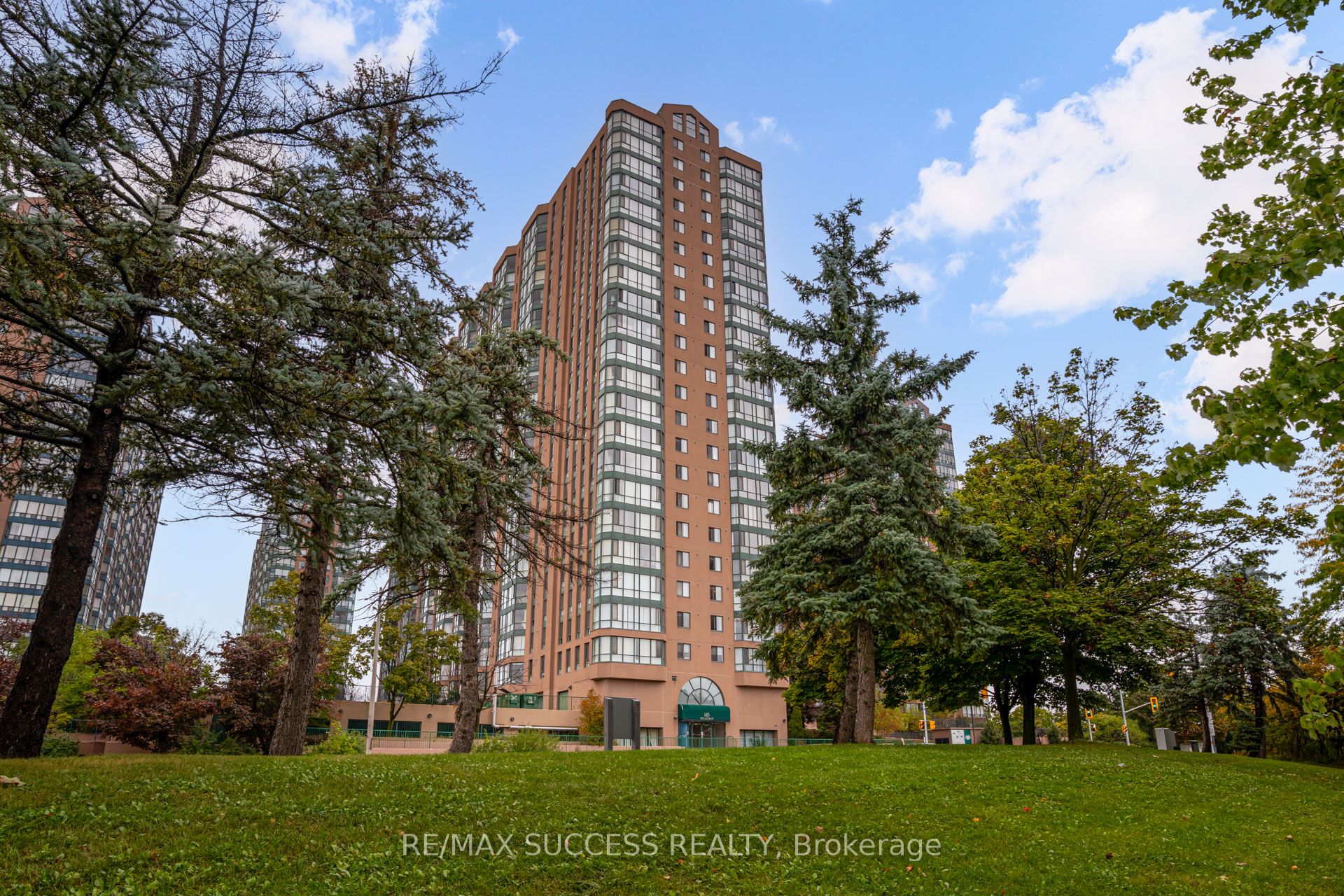 145 Hillcrest Avenue 713, Mississauga, ON L5B 3Z1